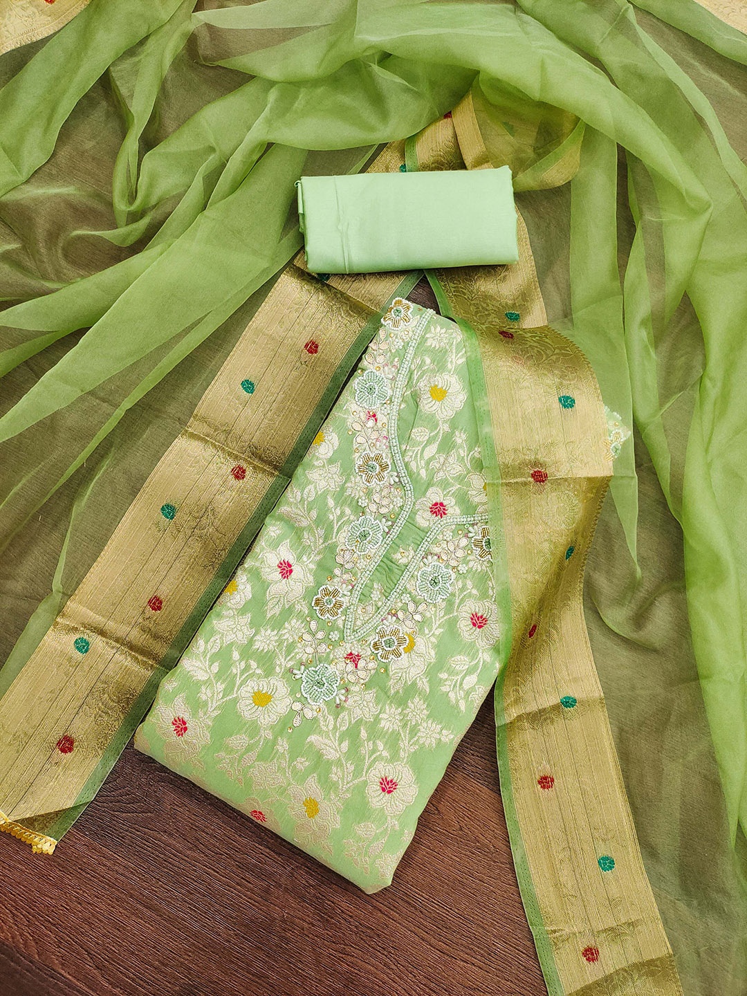 Maroosh Floral Woven Design Beads and Stones Unstitched Dress Material, Green
Maroosh Floral Woven Design Beads and Stones Unstitched Dress Material, Green