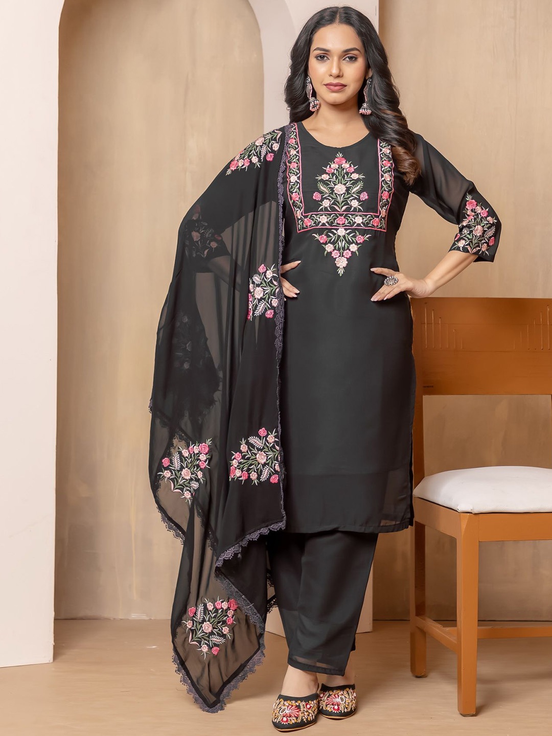 Ekta Textiles Women Floral Embroidered Regular Thread Work Kurta with Trousers & With Dupatta, Black
Ekta Textiles Women Floral Embroidered Regular Thread Work Kurta with Trousers & With Dupatta, Black