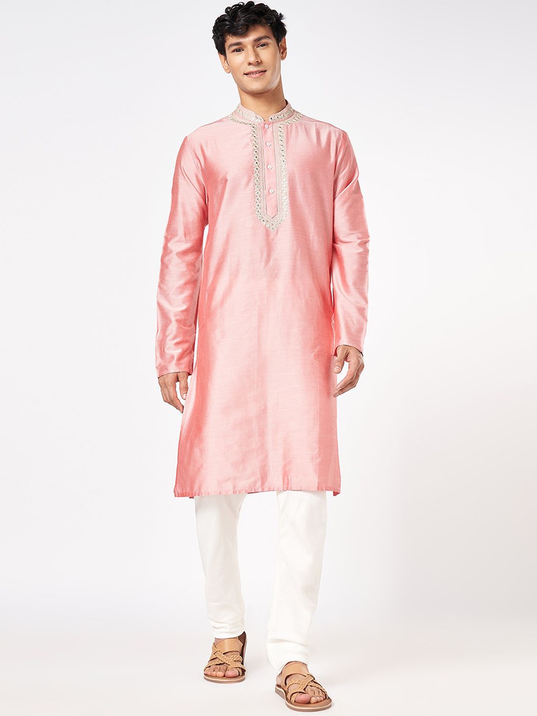 indus route by Pantaloons Ethnic Motifs Embroidered Mandarin Collar Straight Kurta, Pink
indus route by Pantaloons Ethnic Motifs Embroidered Mandarin Collar Straight Kurta, Pink