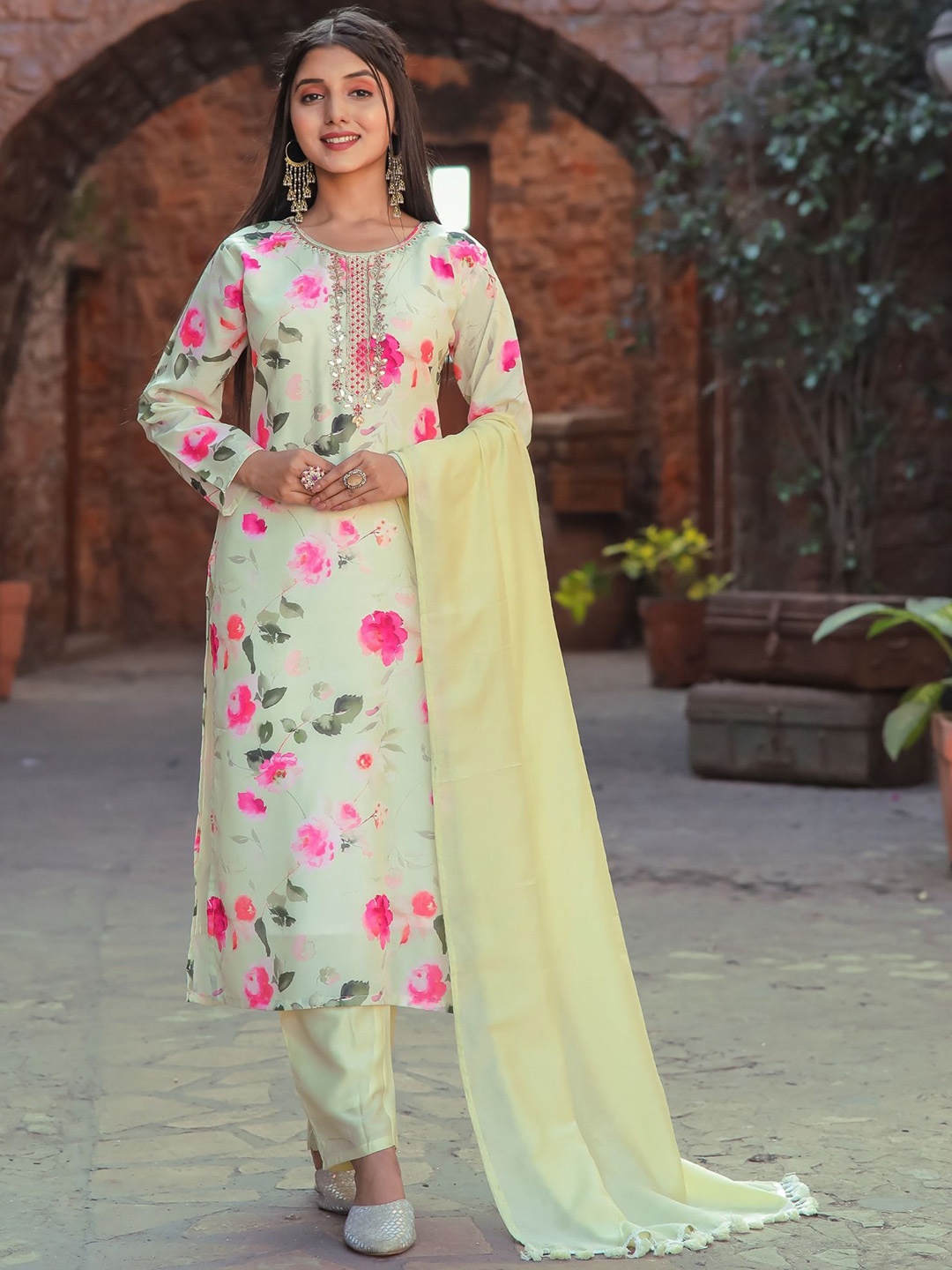 Divyadham Textiles Women Floral Embroidered Regular Kurta with Trousers & With Dupatta, Green
Divyadham Textiles Women Floral Embroidered Regular Kurta with Trousers & With Dupatta, Green