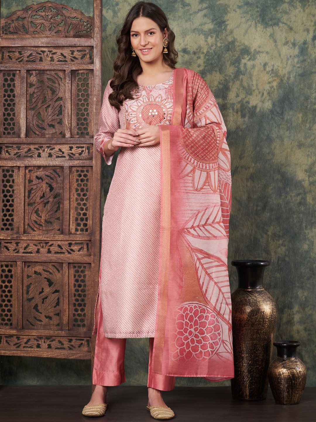 Label Khoj Women Ethnic Motifs Embroidered Regular Mirror Work Chanderi Cotton Kurta with Trousers & With, Peach
Label Khoj Women Ethnic Motifs Embroidered Regular Mirror Work Chanderi Cotton Kurta with Trousers & With, Peach