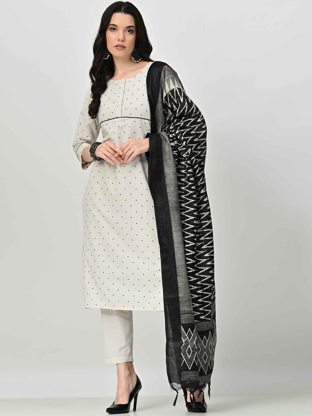 BAESD Geometric Embroidered Round Neck Straight Kurta With Trousers & Dupatta, White
BAESD Geometric Embroidered Round Neck Straight Kurta With Trousers & Dupatta, White