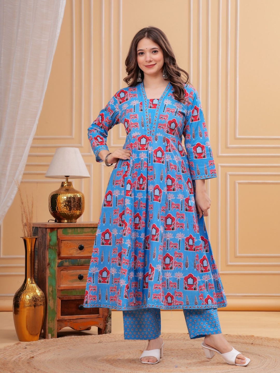 GEKHA Women Floral Printed Regular Thread Work Pure Cotton Kurta with Trousers & With Dupatta, Blue
GEKHA Women Floral Printed Regular Thread Work Pure Cotton Kurta with Trousers & With Dupatta, Blue