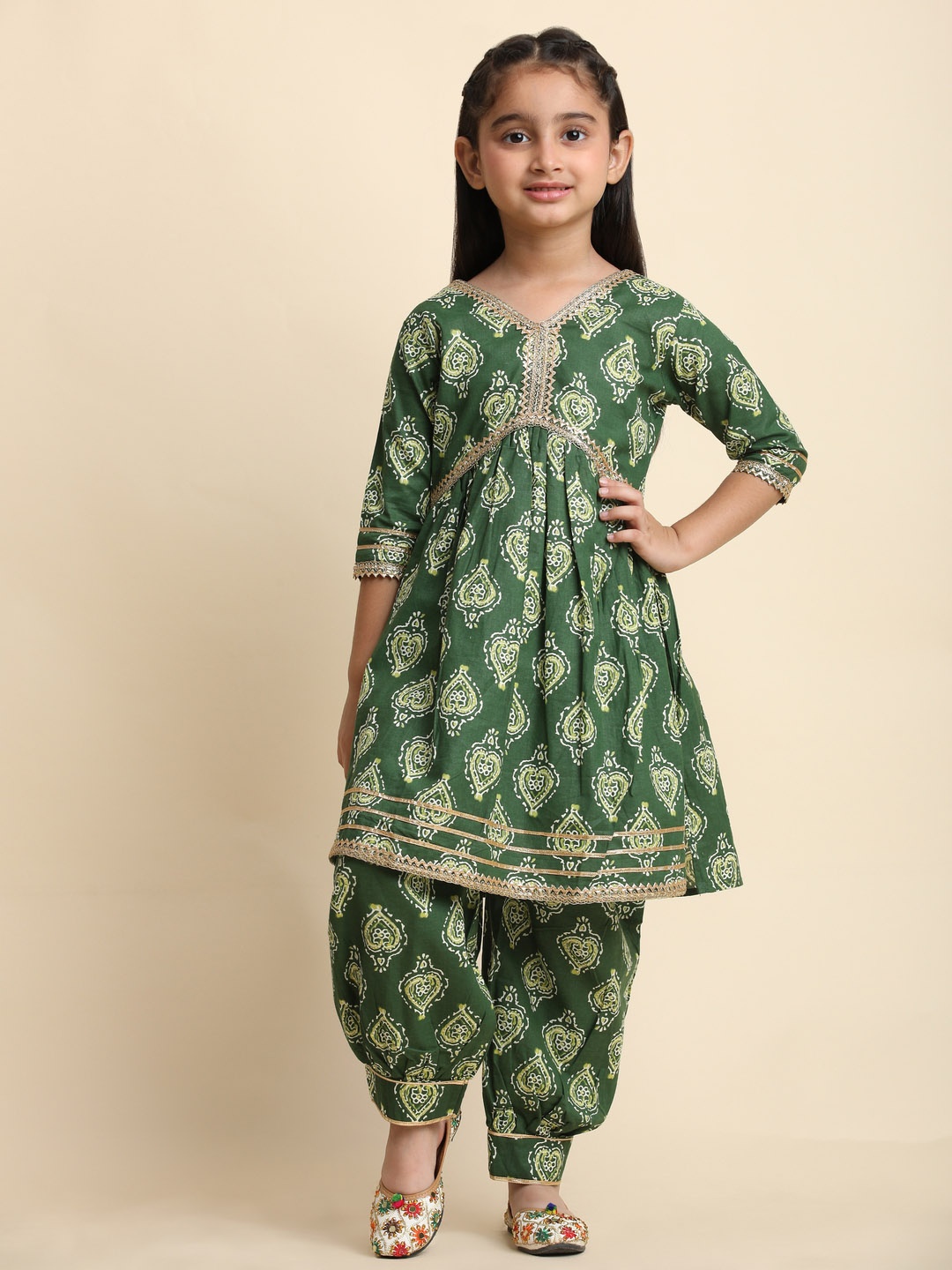 BAESD Girls Ethnic Motifs Printed Regular Gotta Patti Pure Cotton Kurta with Harem Pants, Sea green
BAESD Girls Ethnic Motifs Printed Regular Gotta Patti Pure Cotton Kurta with Harem Pants, Sea green