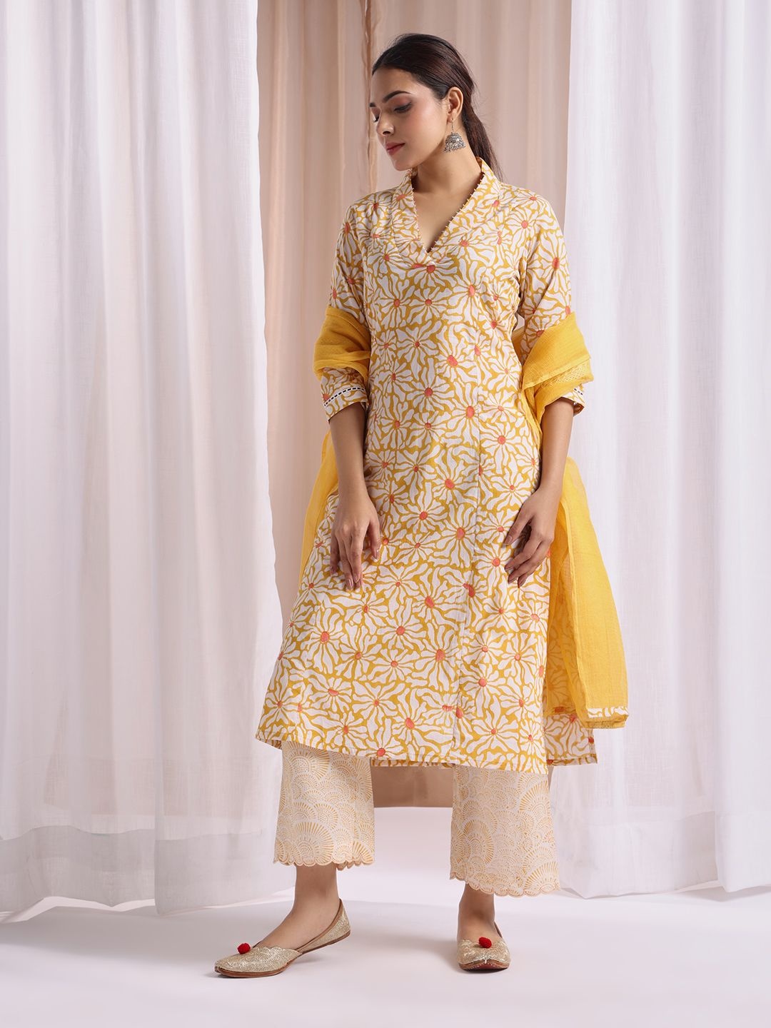 JAIPURIBANNO Women Printed Regular Gotta Patti Pure Cotton Kurta with Trousers & With Dupatta, Yellow
JAIPURIBANNO Women Printed Regular Gotta Patti Pure Cotton Kurta with Trousers & With Dupatta, Yellow