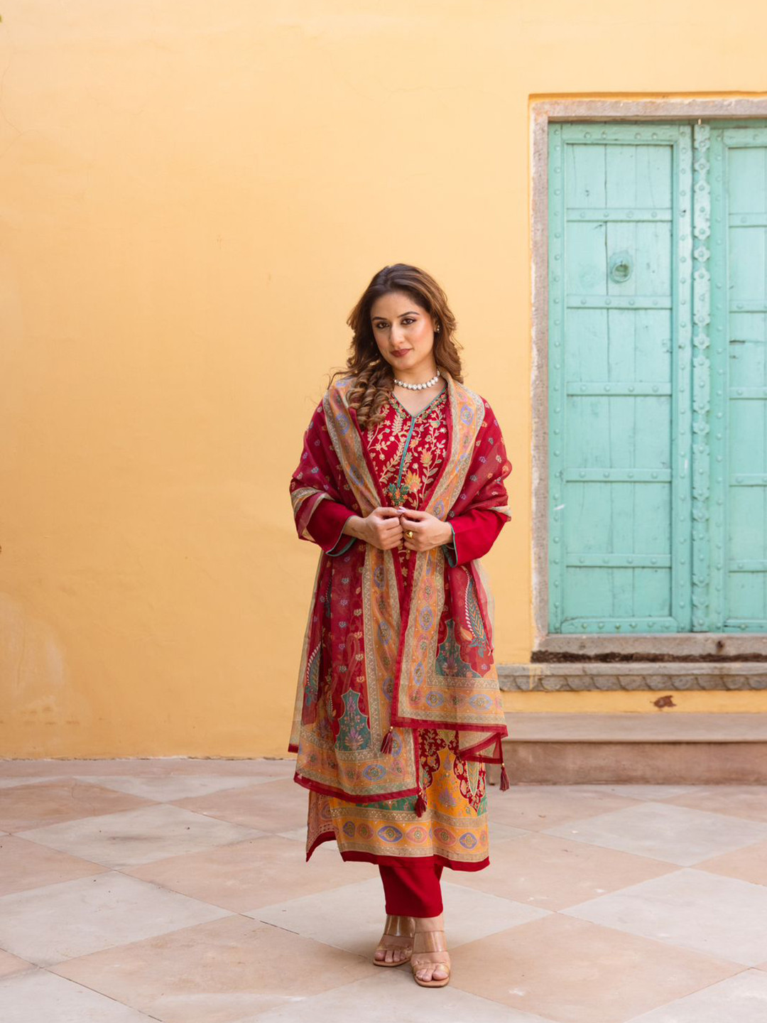 Anouk Women Paisley Printed Regular Thread Work Kurta with Trousers & With Dupatta, Red
Anouk Women Paisley Printed Regular Thread Work Kurta with Trousers & With Dupatta, Red