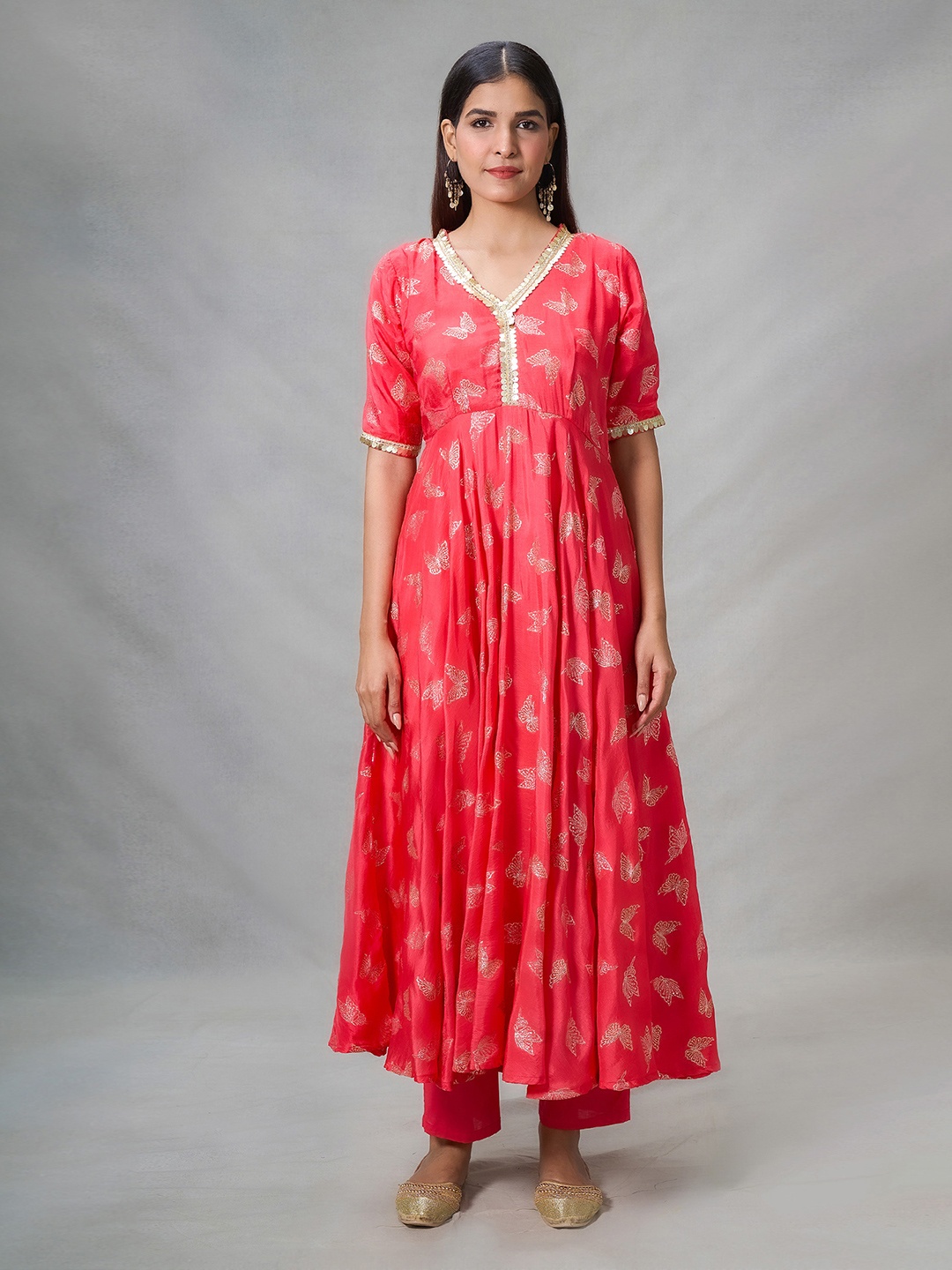 Samyukta Singhania Women Ethnic Motifs Printed Panelled Silk Chiffon Kurta with Trousers & With Dupatta, Red
Samyukta Singhania Women Ethnic Motifs Printed Panelled Silk Chiffon Kurta with Trousers & With Dupatta, Red