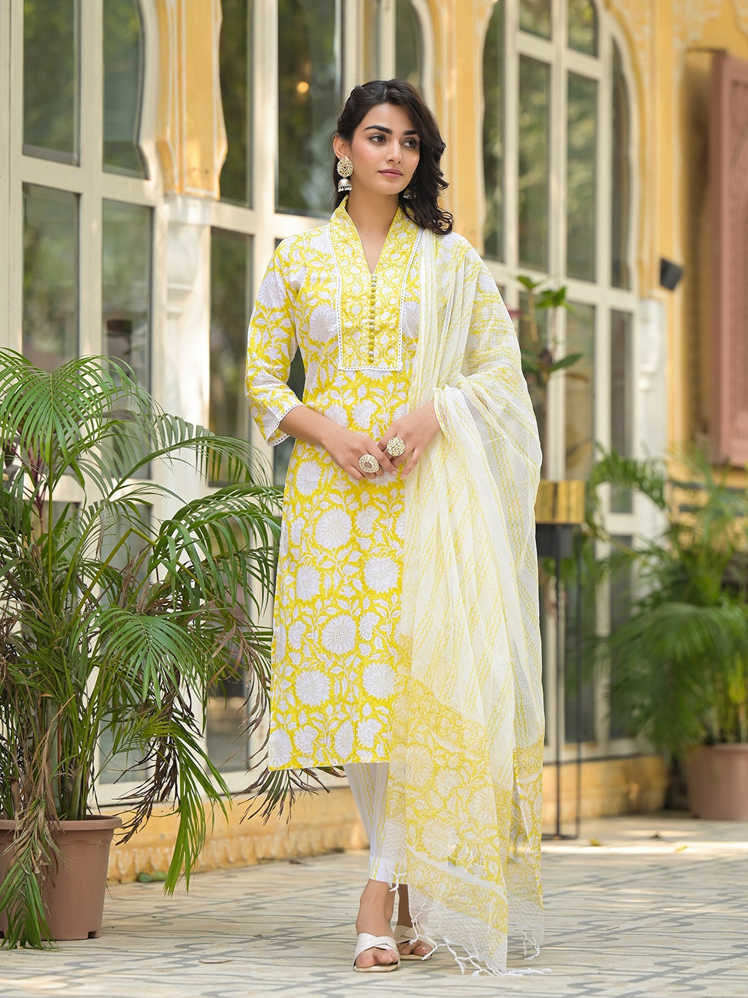 Chandbaali Women Floral Printed Regular Pure Cotton Kurta with Trousers & With Dupatta, Yellow
Chandbaali Women Floral Printed Regular Pure Cotton Kurta with Trousers & With Dupatta, Yellow