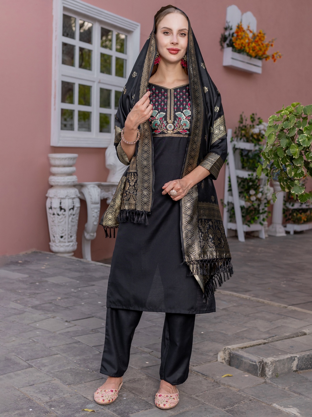 Twika Floral Woven Design Round Neck Regular Straight Kurta With Trouser & Dupatta, Black
Twika Floral Woven Design Round Neck Regular Straight Kurta With Trouser & Dupatta, Black