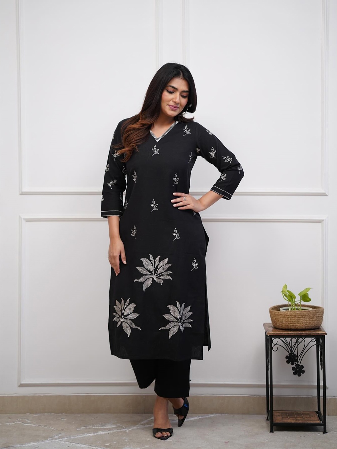Royal Export Floral Embroidered Thread Work V-Neck Straight Kurta With Trousers, Black
Royal Export Floral Embroidered Thread Work V-Neck Straight Kurta With Trousers, Black
