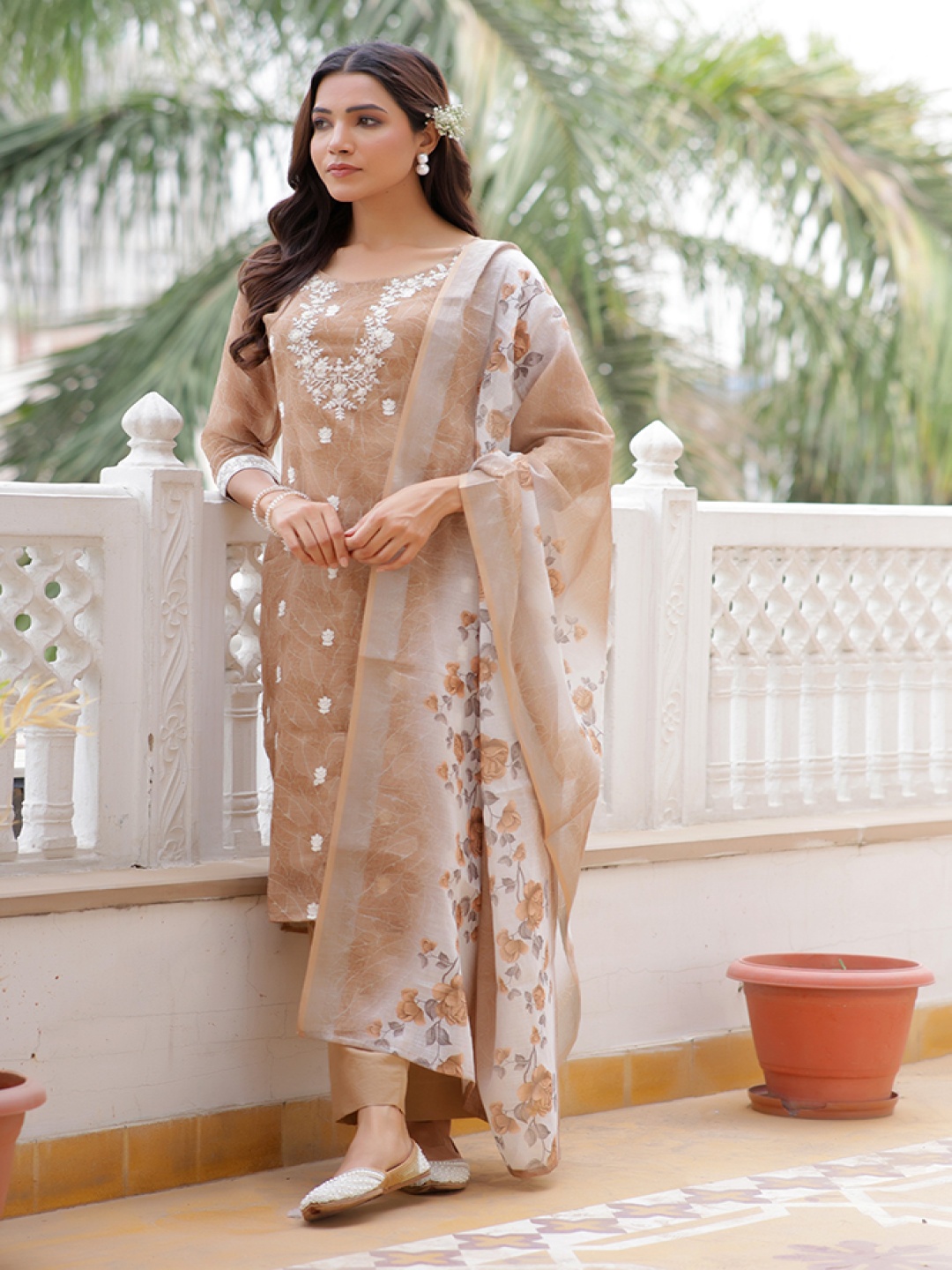 VAASVA JAIPUR Ethnic Motifs Embroidered Linen Straight Kurta with Trousers & With Dupatta, Brown
VAASVA JAIPUR Ethnic Motifs Embroidered Linen Straight Kurta with Trousers & With Dupatta, Brown