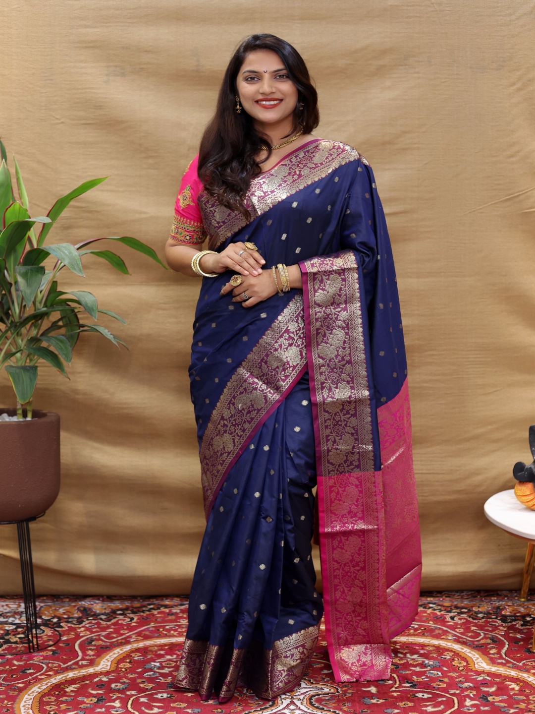 Royal Rajgharana Saree Ethnic Motifs Zari Woven Pure Silk Banarasi Sarees, Navy blue
Royal Rajgharana Saree Ethnic Motifs Zari Woven Pure Silk Banarasi Sarees, Navy blue