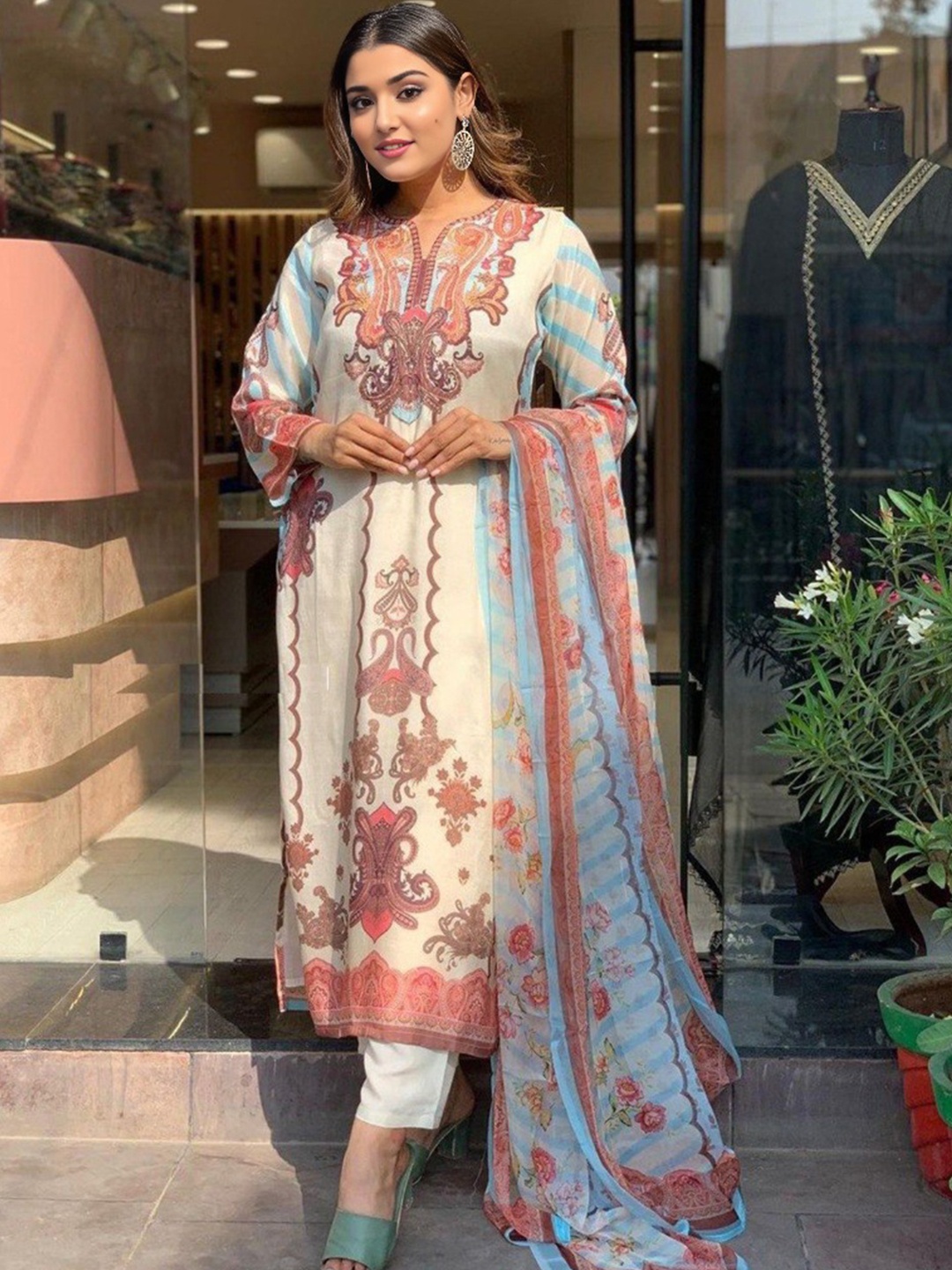 BLACK SCISSOR Ethnic Motifs Printed Straight Kurta With Trousers & Dupatta, Cream
BLACK SCISSOR Ethnic Motifs Printed Straight Kurta With Trousers & Dupatta, Cream