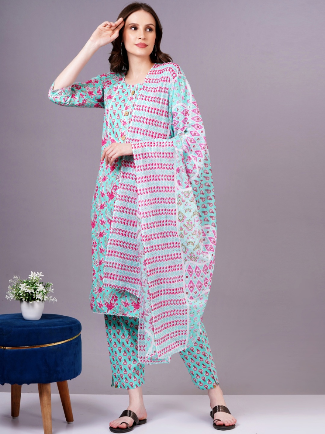 JC4U Floral Printed Round Neck Pure Cotton Straight Kurta With Trousers & Dupatta, Blue
JC4U Floral Printed Round Neck Pure Cotton Straight Kurta With Trousers & Dupatta, Blue