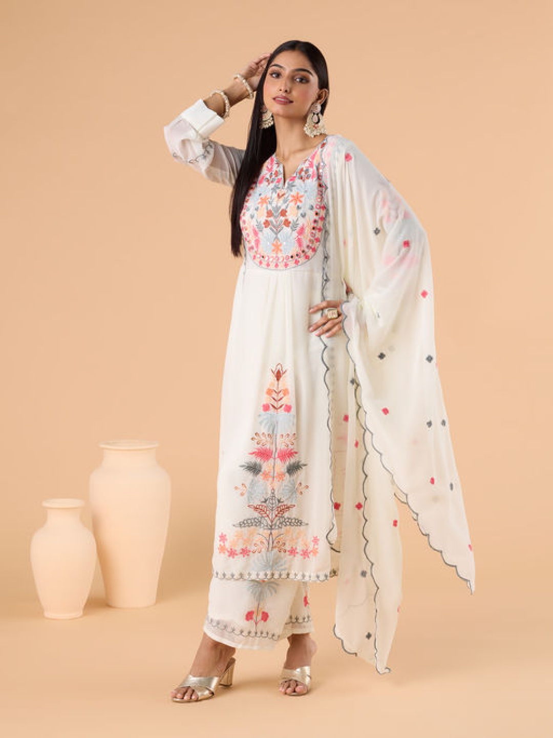 Fashionuma Floral Embroidered Regular Thread Work Kurta With Trousers & Dupatta, White
Fashionuma Floral Embroidered Regular Thread Work Kurta With Trousers & Dupatta, White