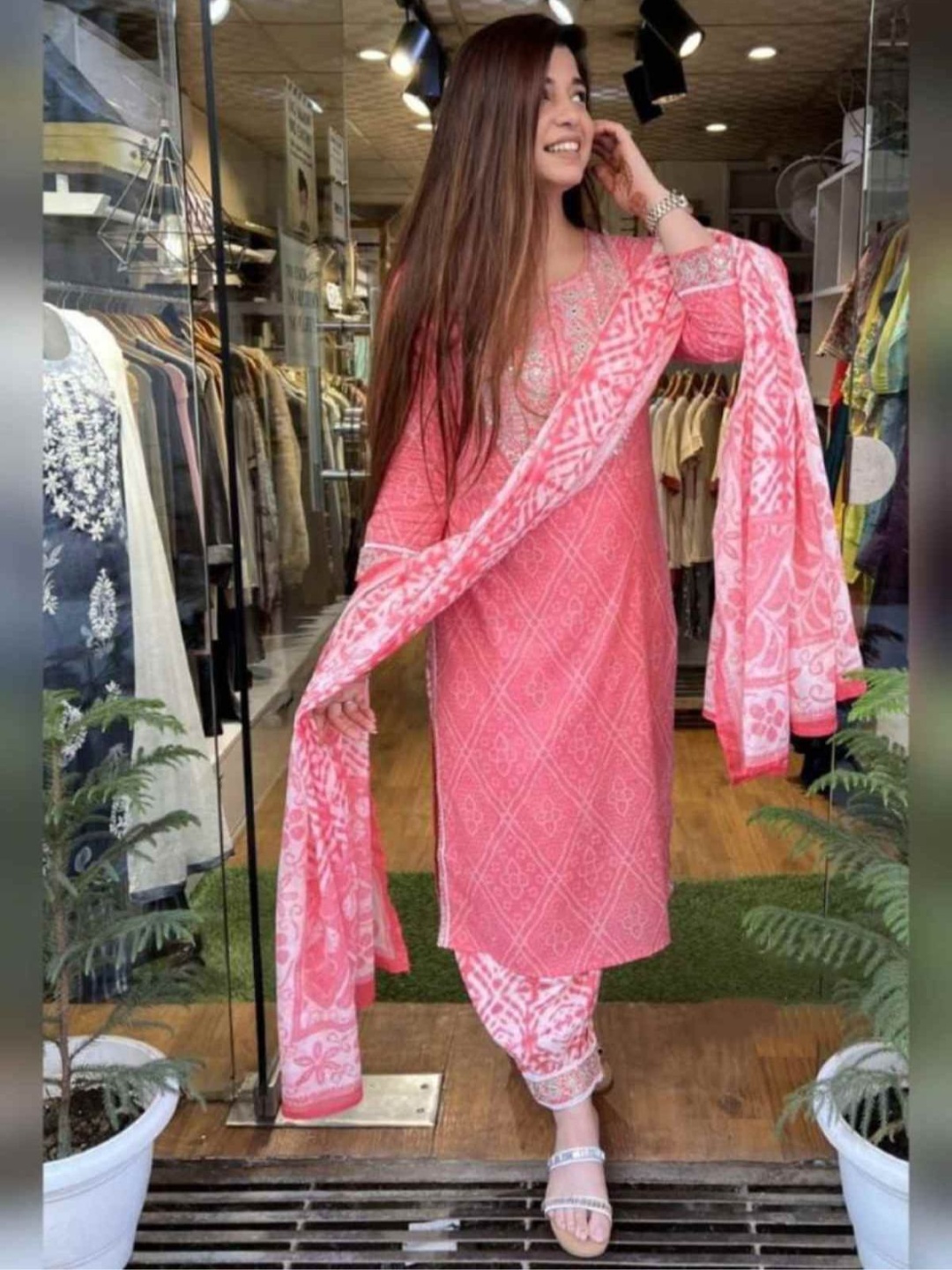 ODETTE Women Floral Printed Regular Thread Work Kurta with Dhoti Pants & With Dupatta, Pink
ODETTE Women Floral Printed Regular Thread Work Kurta with Dhoti Pants & With Dupatta, Pink