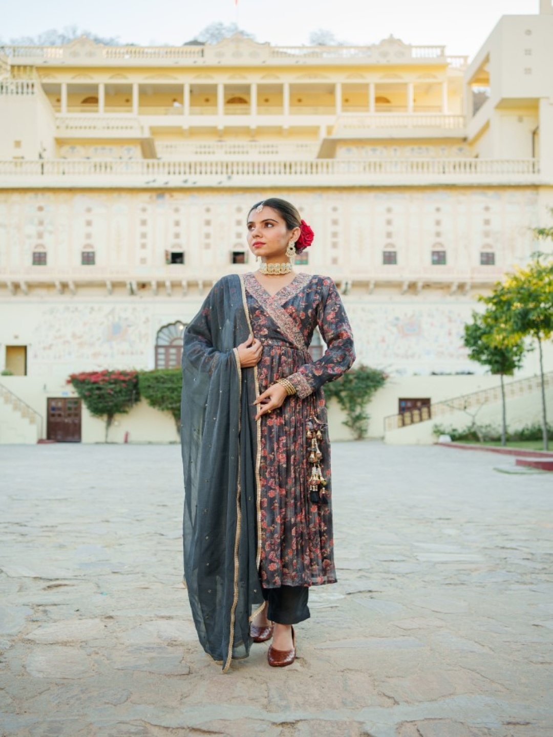 VAASVA JAIPUR Floral Printed V-Neck Angrakha Anarkali Kurta With Trousers & Dupatta, Grey
VAASVA JAIPUR Floral Printed V-Neck Angrakha Anarkali Kurta With Trousers & Dupatta, Grey
