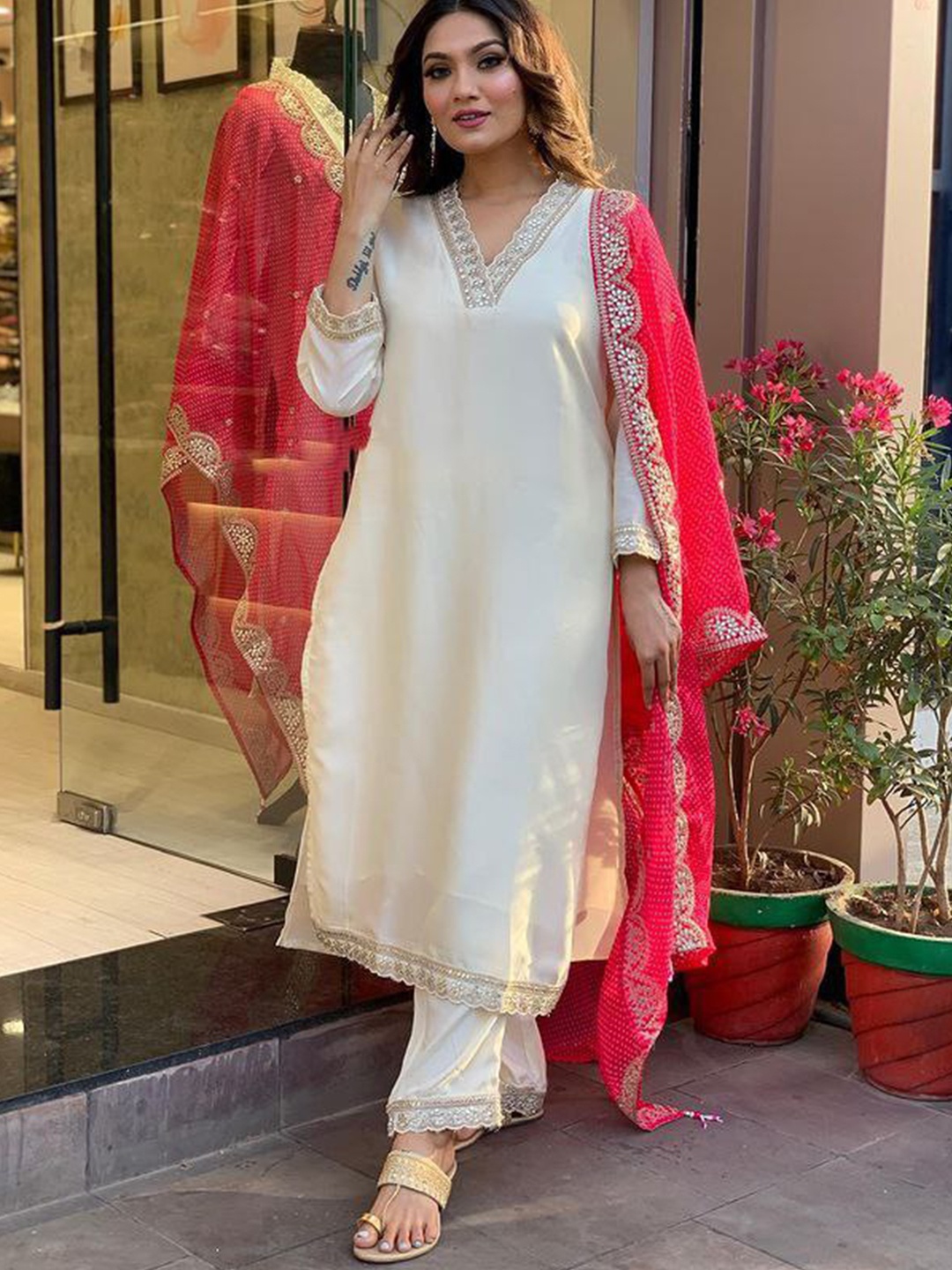 Growdamy Women Ethnic Motifs Yoke Design Regular Thread Work Kurta with Trousers & With Dupatta, White
Growdamy Women Ethnic Motifs Yoke Design Regular Thread Work Kurta with Trousers & With Dupatta, White