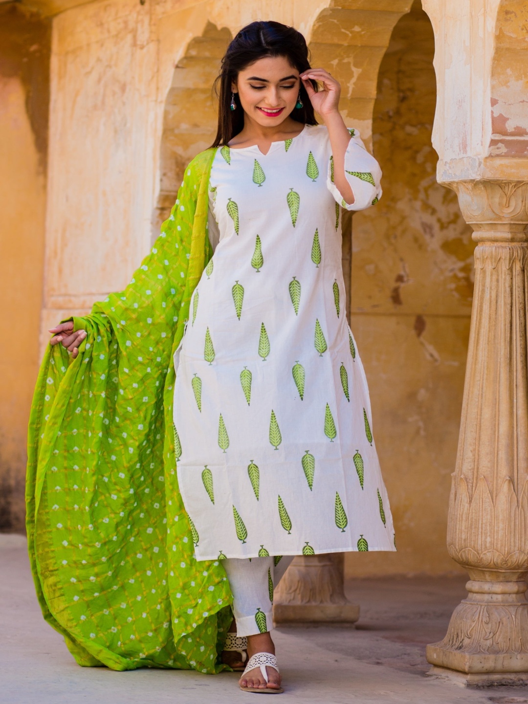 Chandbaali Printed Notch Neck Bell Sleeves Pure Cotton Kurta with Trousers & With Dupatta, White
Chandbaali Printed Notch Neck Bell Sleeves Pure Cotton Kurta with Trousers & With Dupatta, White