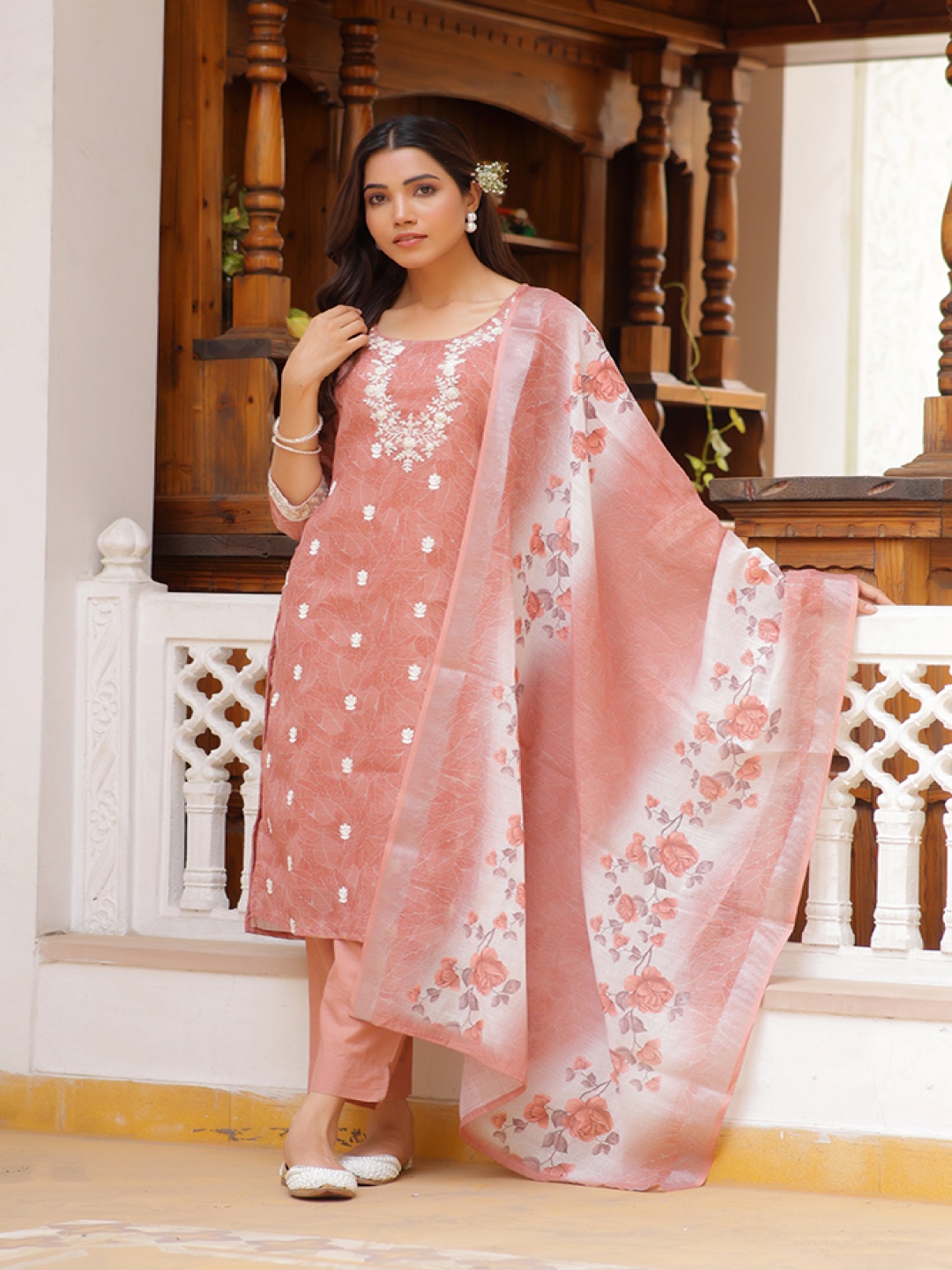 VAASVA JAIPUR Floral Embroidered Beads and Stones Straight Kurta With Trousers & Dupatta, Coffee brown
VAASVA JAIPUR Floral Embroidered Beads and Stones Straight Kurta With Trousers & Dupatta, Coffee brown