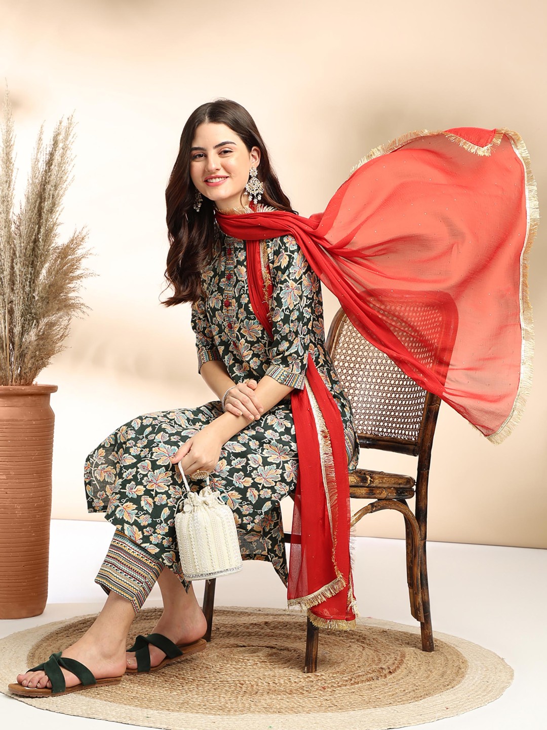 BAESD Floral Printed Regular Sequinned Straight Kurta With Trousers & Dupatta, Green
BAESD Floral Printed Regular Sequinned Straight Kurta With Trousers & Dupatta, Green