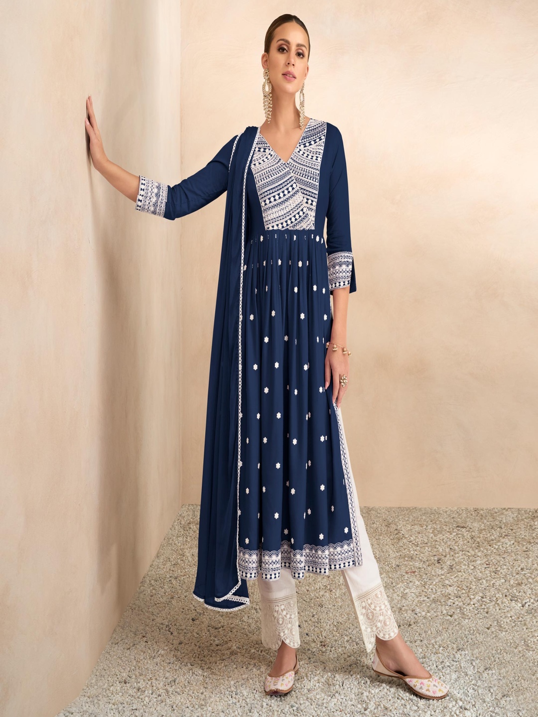 Peachmode Women Floral Embroidered Regular Thread Work Kurta with Trousers & With Dupatta, Blue
Peachmode Women Floral Embroidered Regular Thread Work Kurta with Trousers & With Dupatta, Blue