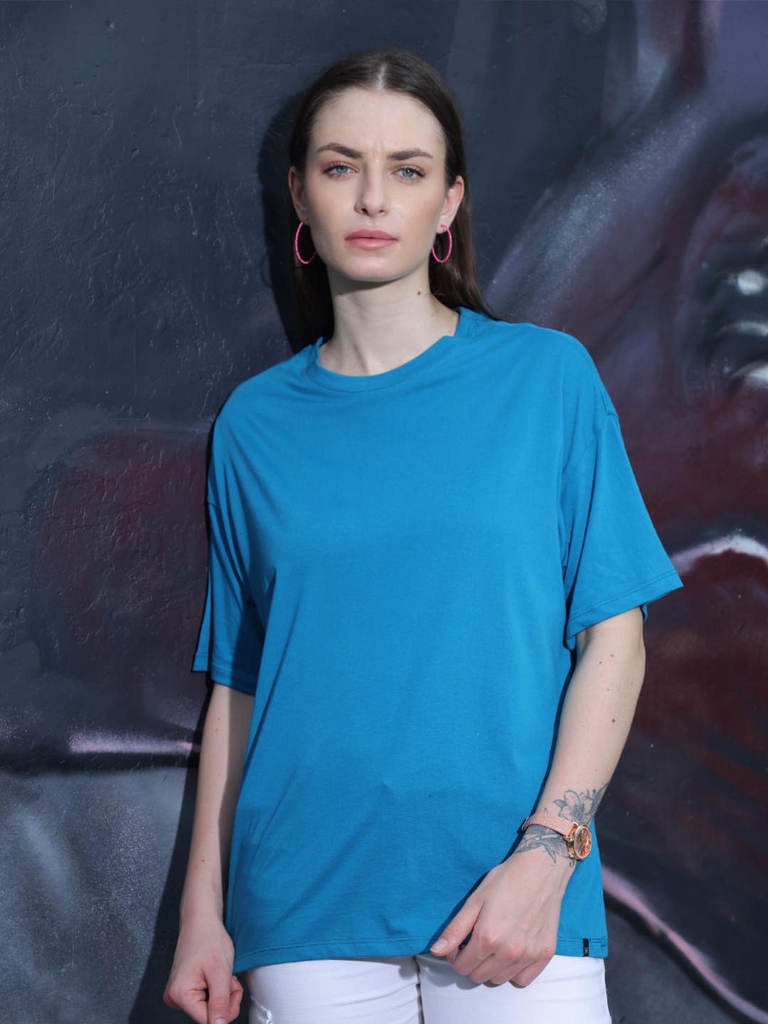 TITTLI Women Colourblocked High Neck Pure Cotton Applique Boxy T-shirt, Turquoise blue
TITTLI Women Colourblocked High Neck Pure Cotton Applique Boxy T-shirt, Turquoise blue