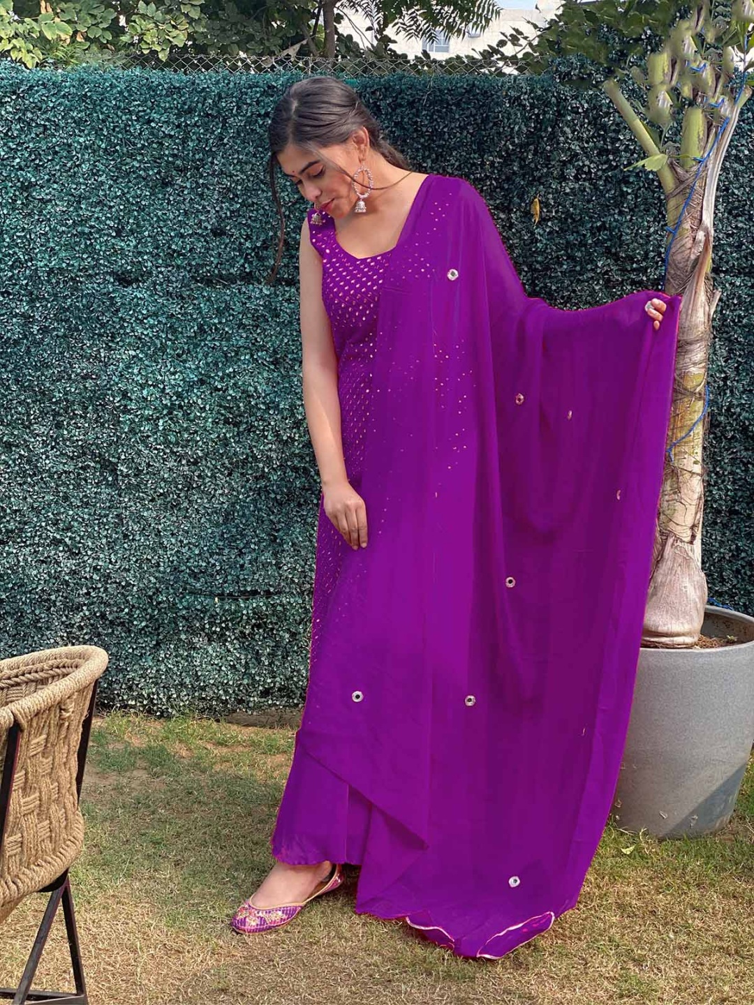 ODETTE Women Floral Embroidered Regular Sequinned Kurta with Palazzos & With Dupatta, Purple
ODETTE Women Floral Embroidered Regular Sequinned Kurta with Palazzos & With Dupatta, Purple