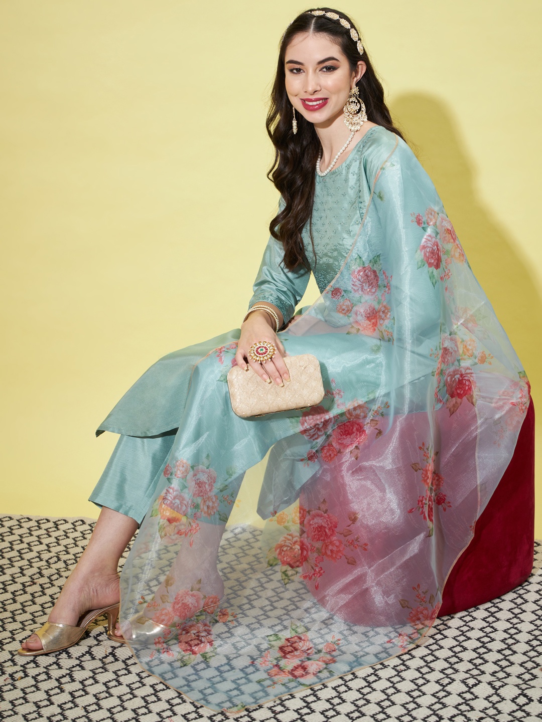 VredeVogel Women Floral Yoke Design Regular Sequinned Kurta with Trousers & With Dupatta, Sea green
VredeVogel Women Floral Yoke Design Regular Sequinned Kurta with Trousers & With Dupatta, Sea green