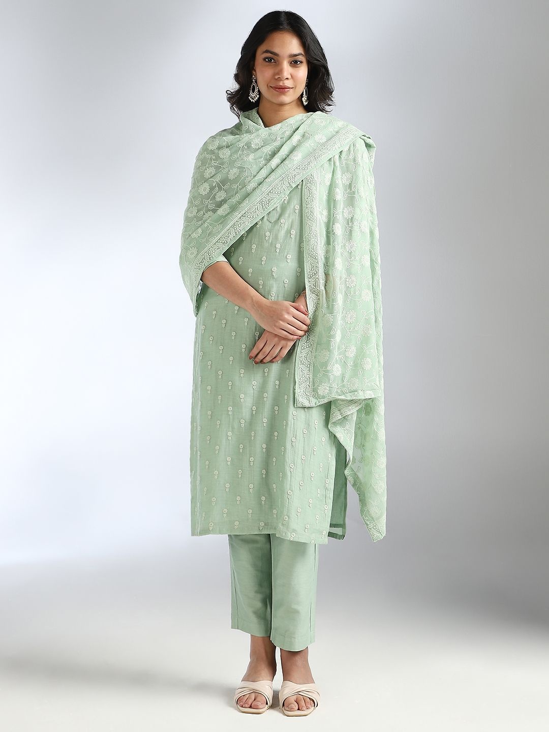 House Of Dharaa Women Floral Embroidered Straight Kurta With Trousers And Dupatta, Sea green
House Of Dharaa Women Floral Embroidered Straight Kurta With Trousers And Dupatta, Sea green