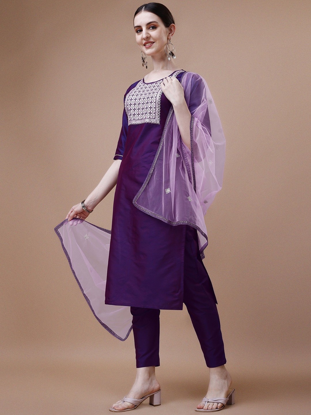 zinariya Fab Geometric Embroidered Round Neck Regular Kurta With Trouser With Dupatta, Purple
zinariya Fab Geometric Embroidered Round Neck Regular Kurta With Trouser With Dupatta, Purple