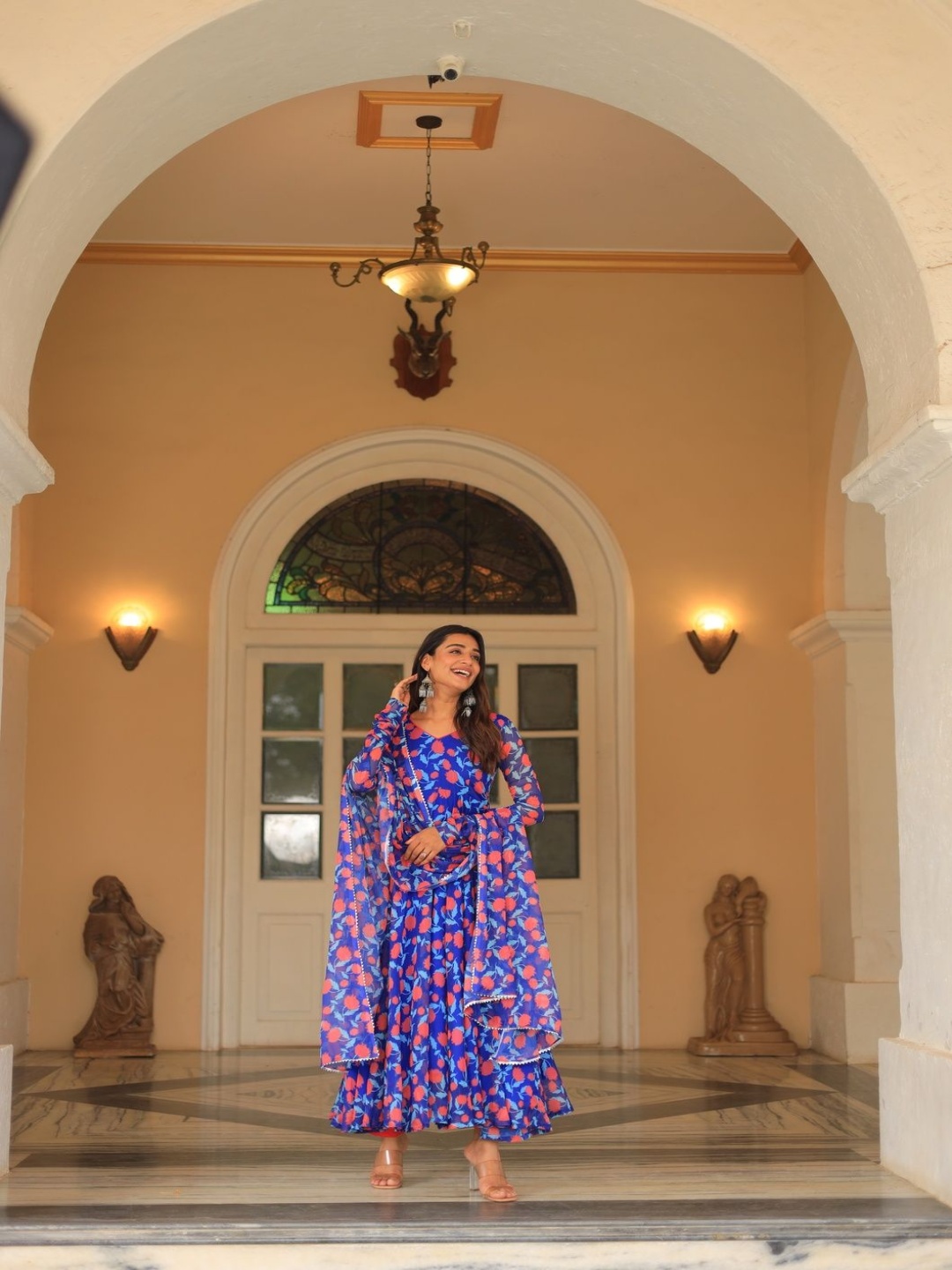 BYUTIFY Floral Printed V-Neck Anarkali Kurta With Trousers And Dupatta, Navy blue
BYUTIFY Floral Printed V-Neck Anarkali Kurta With Trousers And Dupatta, Navy blue