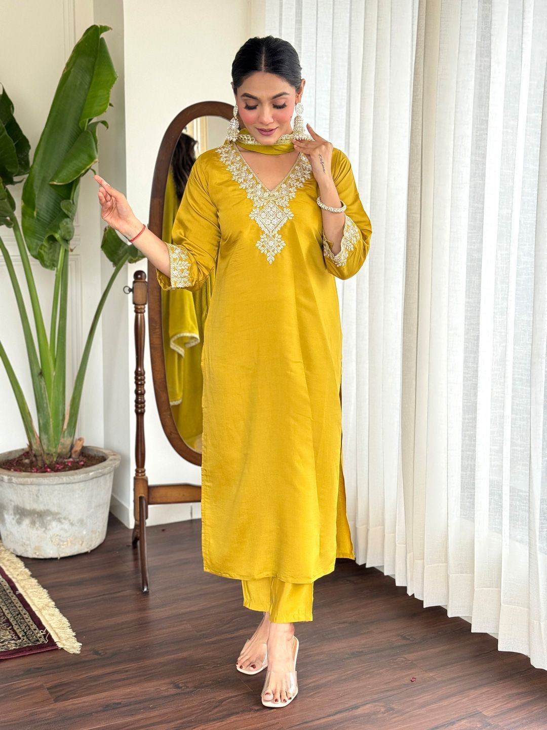 REALLTREND Ethnic Motifs Embroidered V-Neck Straight Kurta with Trousers & Dupatta, Yellow
REALLTREND Ethnic Motifs Embroidered V-Neck Straight Kurta with Trousers & Dupatta, Yellow