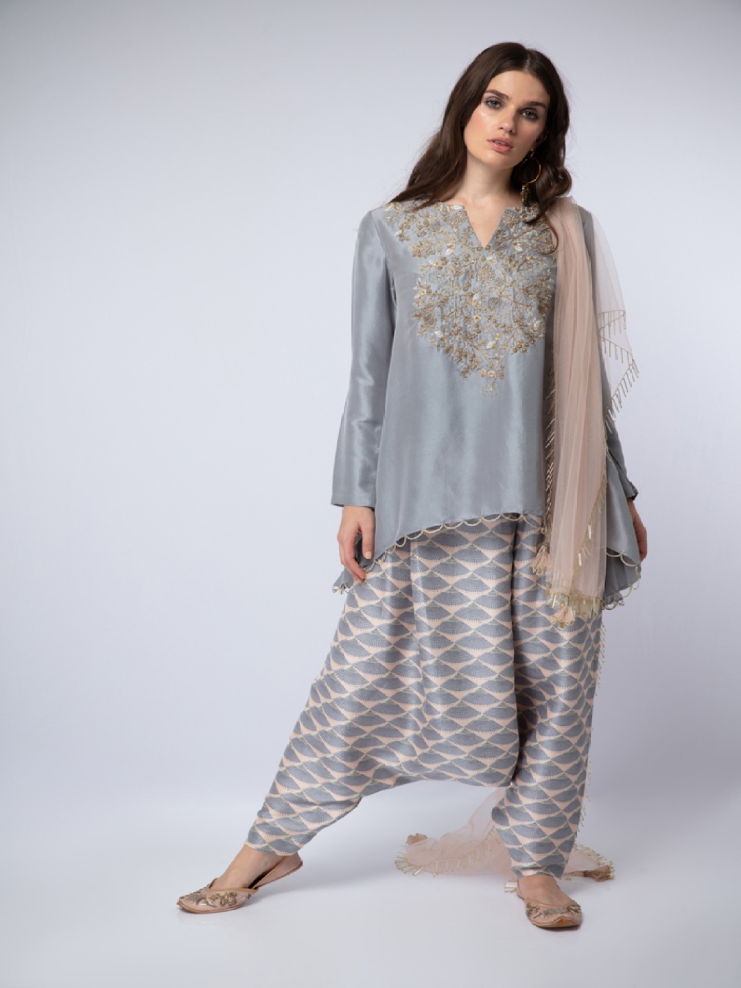 Payal Singhal Embroidered Beads & Stones High-Low Kurta With Low Crotch Pant & Dupatta, Grey
Payal Singhal Embroidered Beads & Stones High-Low Kurta With Low Crotch Pant & Dupatta, Grey
