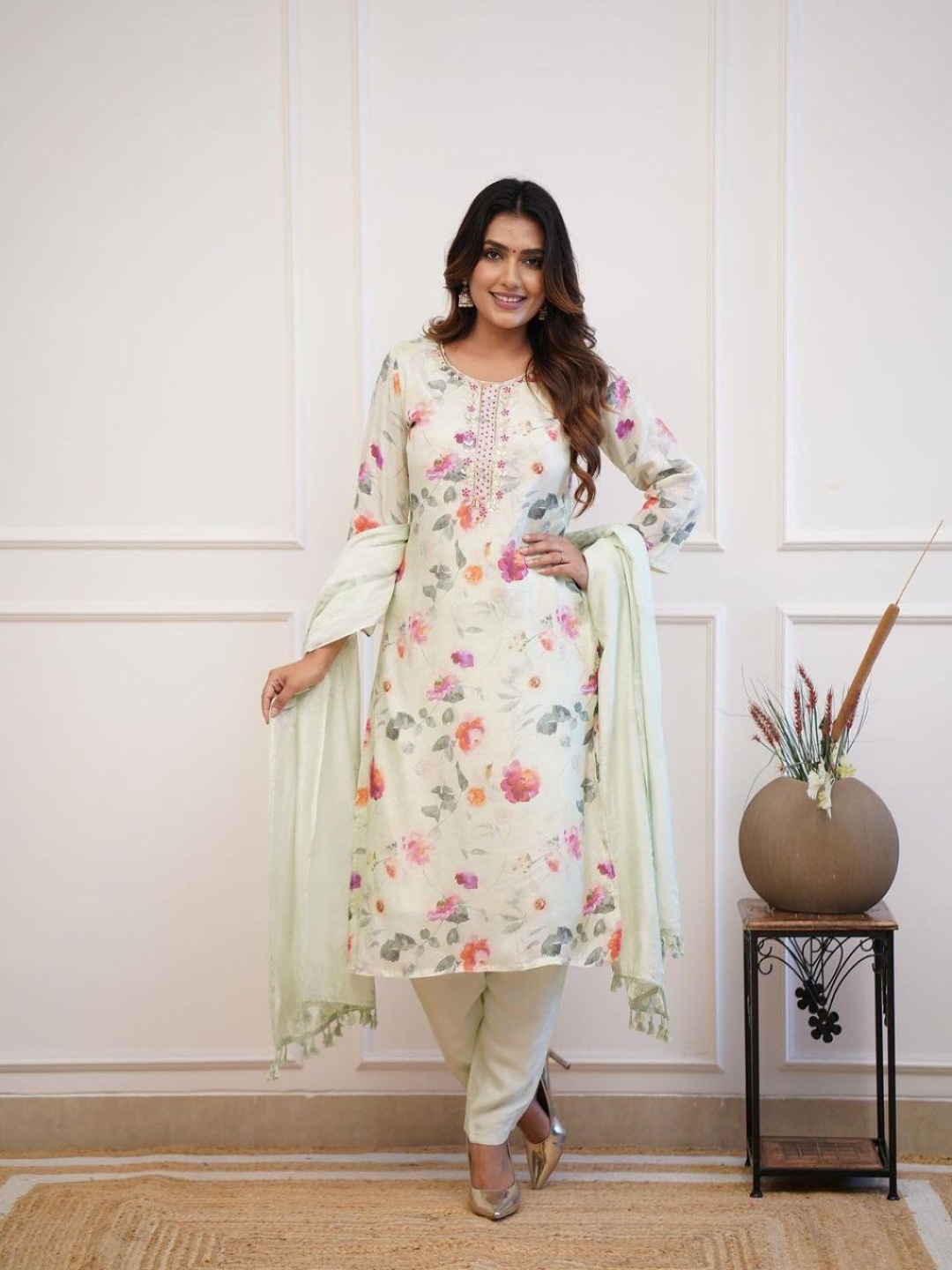 Divyadham Textiles Women Floral Embroidered Regular Kurta with Trousers & With Dupatta, Green
Divyadham Textiles Women Floral Embroidered Regular Kurta with Trousers & With Dupatta, Green