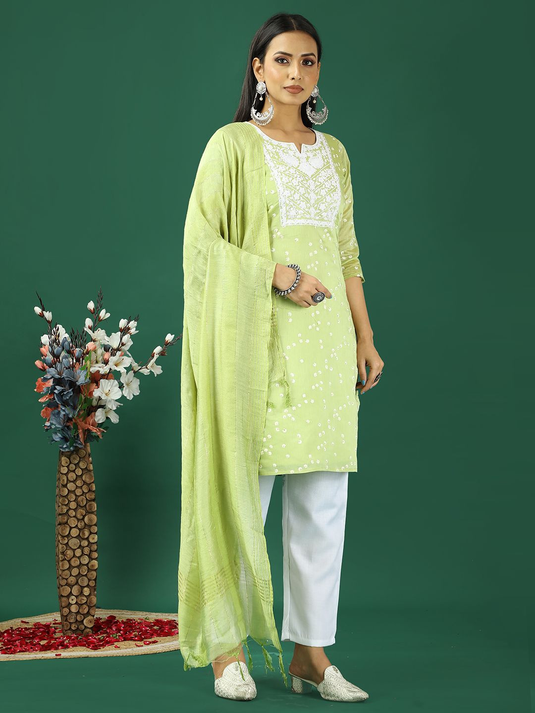 Ethnovog Ethnic Motif Embroidered Notch Neck Kurta with Trouser & Dupatta, Green
Ethnovog Ethnic Motif Embroidered Notch Neck Kurta with Trouser & Dupatta, Green