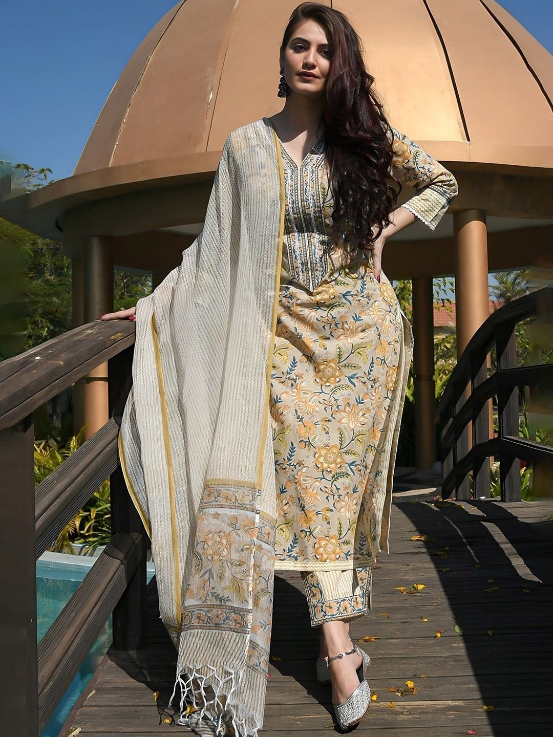 AK FASHION MALL Floral Printed V Neck Straight Kurta With Trouser And Dupatta, Yellow
AK FASHION MALL Floral Printed V Neck Straight Kurta With Trouser And Dupatta, Yellow