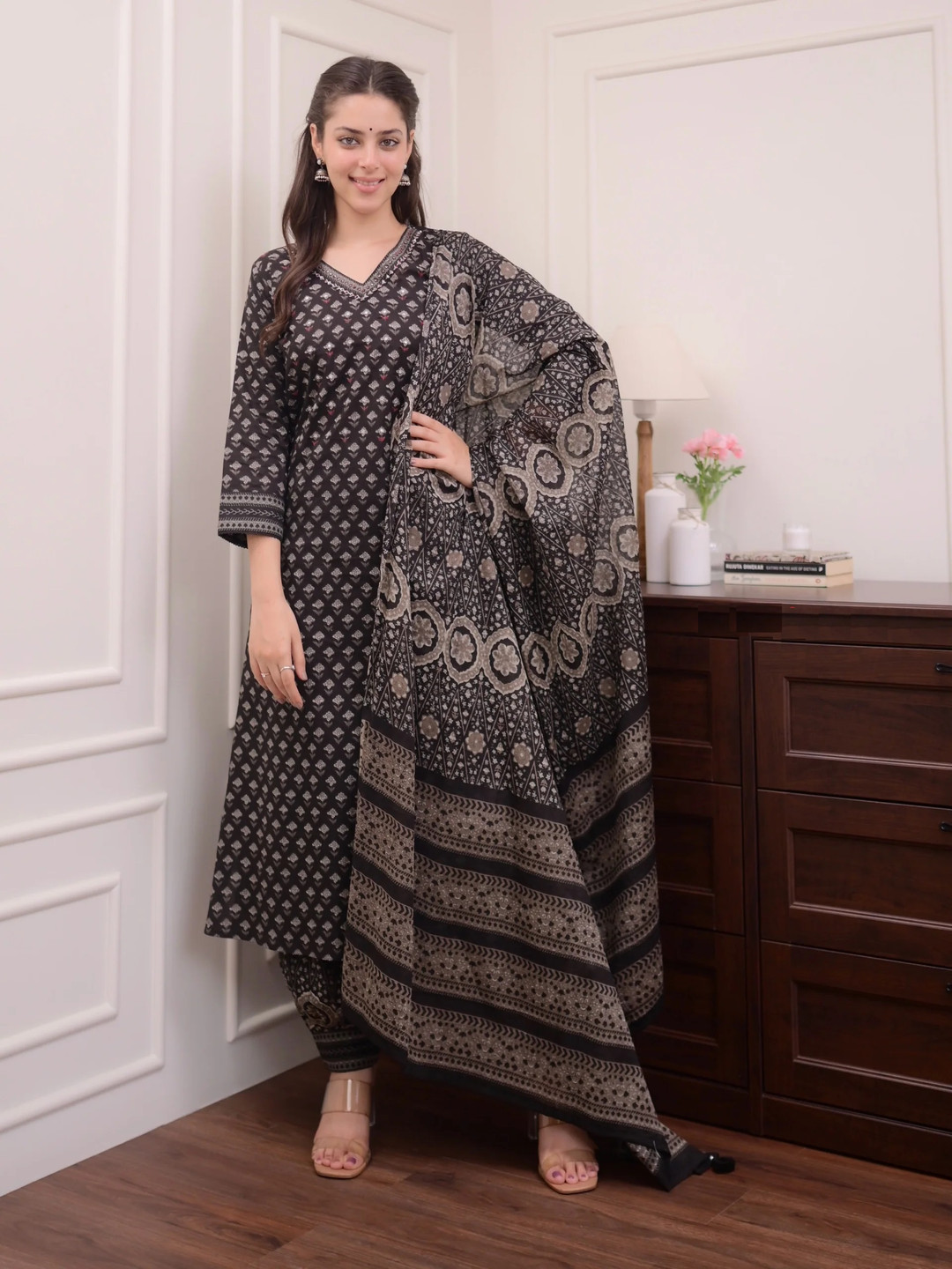 KALINI Floral Printed Straight Kurta with Trousers & With Dupatta, Black 
KALINI Floral Printed Straight Kurta with Trousers & With Dupatta, Black