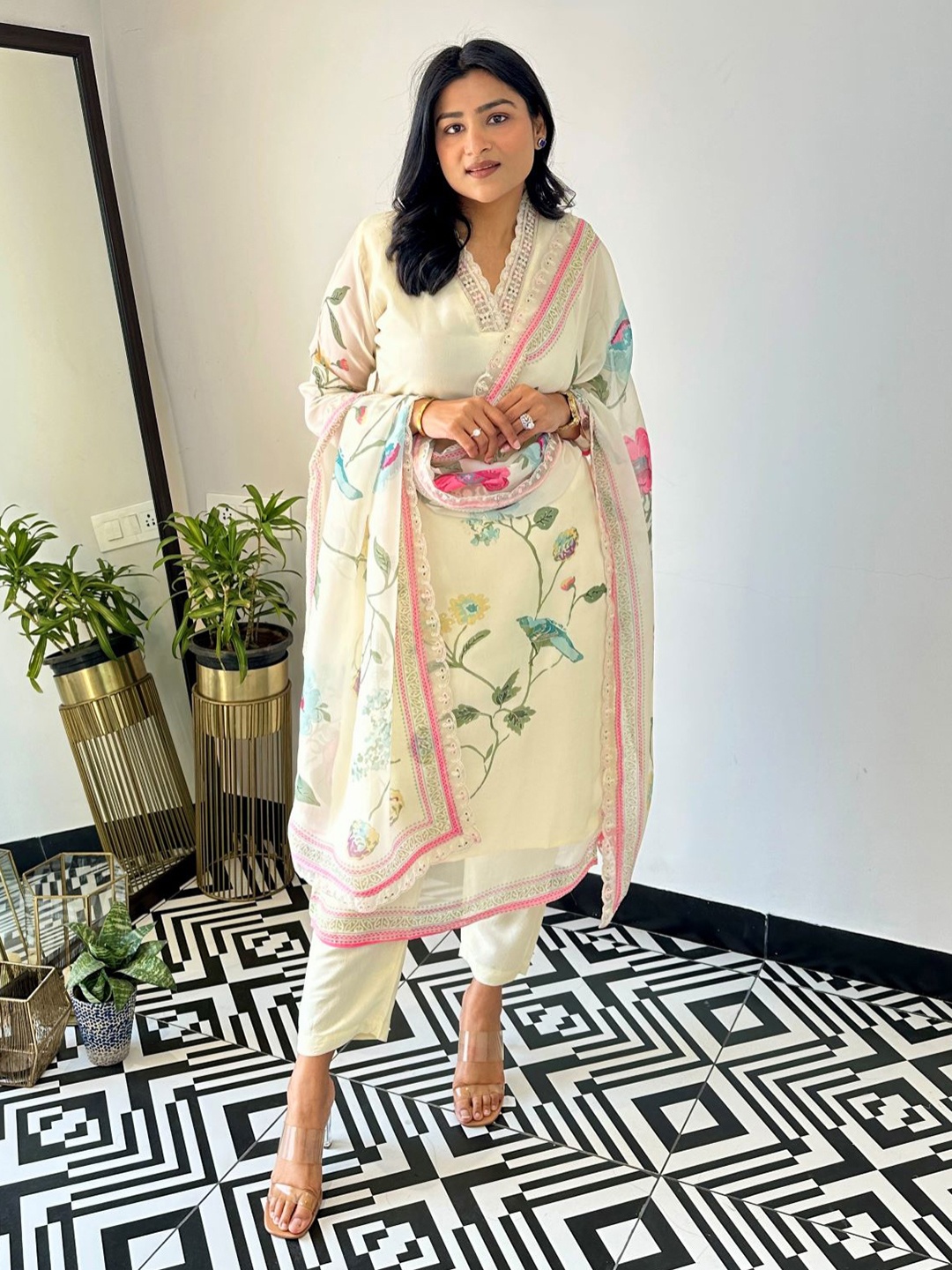 DIVASTRI Women Floral Printed Regular Chikankari Kurta with Trousers & With Dupatta, Beige
DIVASTRI Women Floral Printed Regular Chikankari Kurta with Trousers & With Dupatta, Beige
