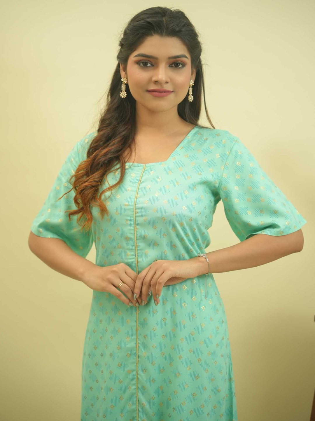 GO BOUJEE Ethnic Motifs Printed Square Neck Flared Sleeves Cotton Straight Kurta, Sea green
GO BOUJEE Ethnic Motifs Printed Square Neck Flared Sleeves Cotton Straight Kurta, Sea green