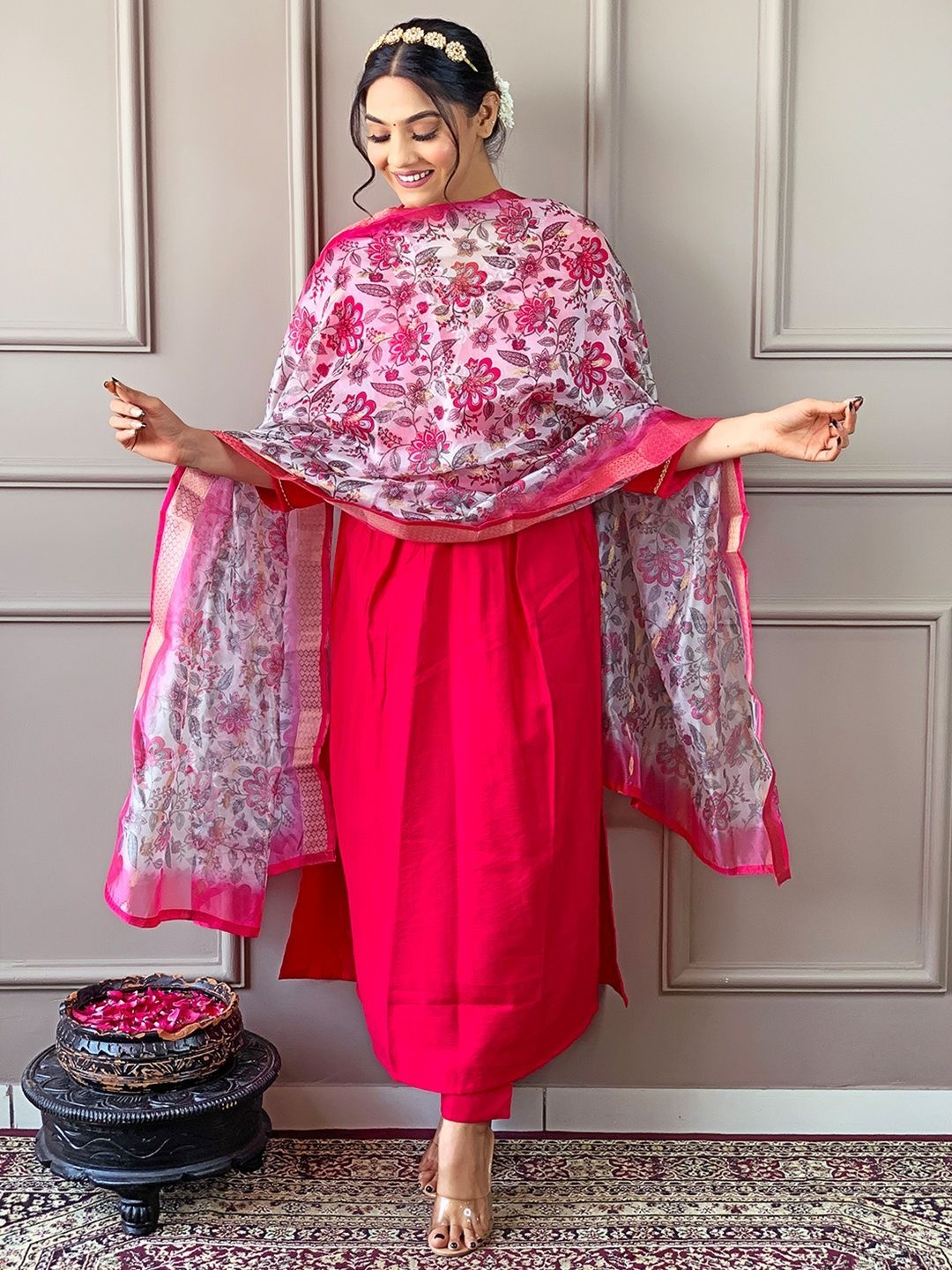 REALLTREND Floral Embroidered V-Neck Empire A-Line Kurta With Trousers & Dupatta, Pink
REALLTREND Floral Embroidered V-Neck Empire A-Line Kurta With Trousers & Dupatta, Pink