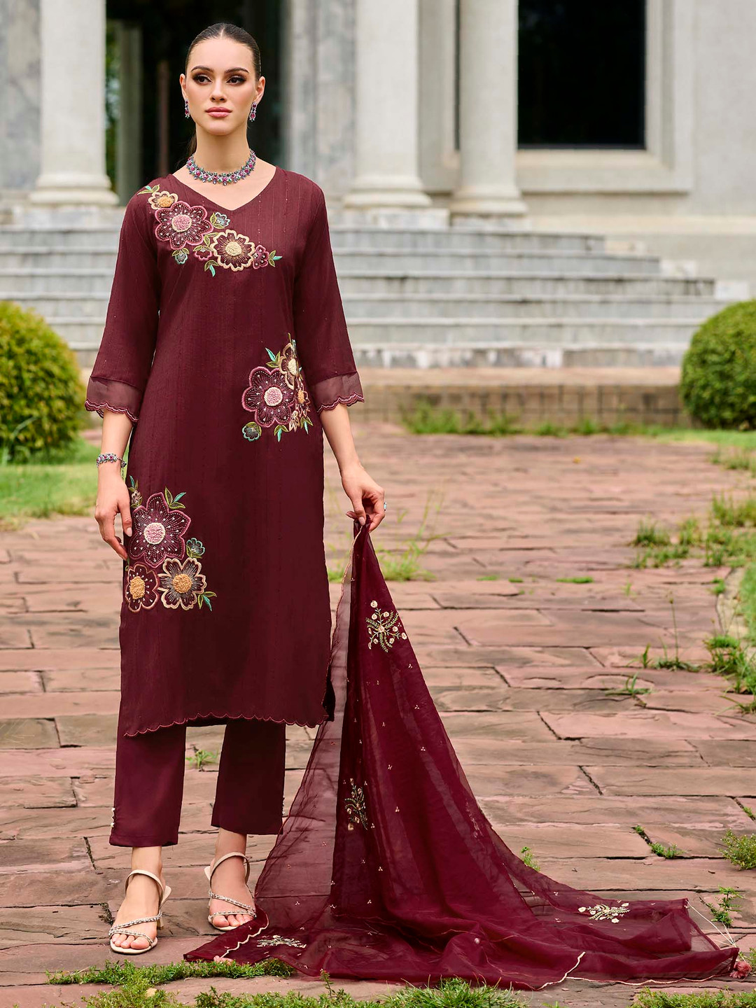 Anouk Floral Embroidered Regular Thread Work Straight Kurta with Trousers & Dupatta, Maroon
Anouk Floral Embroidered Regular Thread Work Straight Kurta with Trousers & Dupatta, Maroon