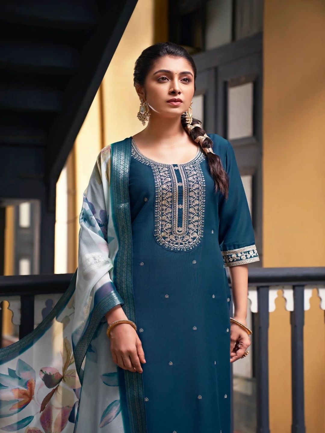 HETVI CREATION Floral Embroidered Zari Straight Kurta With Trousers And Dupatta, Blue
HETVI CREATION Floral Embroidered Zari Straight Kurta With Trousers And Dupatta, Blue