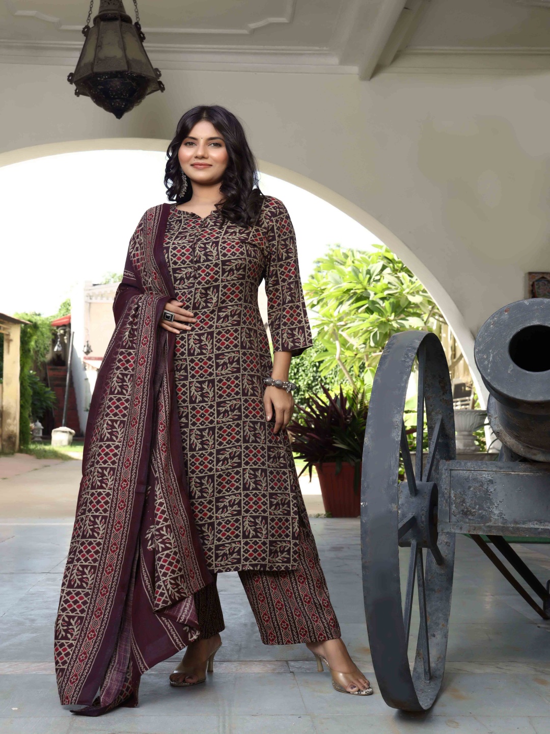 VASVI Geometric Printed Three-Quarter Sleeves Straight Kurta With Palazzo With Dupatta, Brown
VASVI Geometric Printed Three-Quarter Sleeves Straight Kurta With Palazzo With Dupatta, Brown