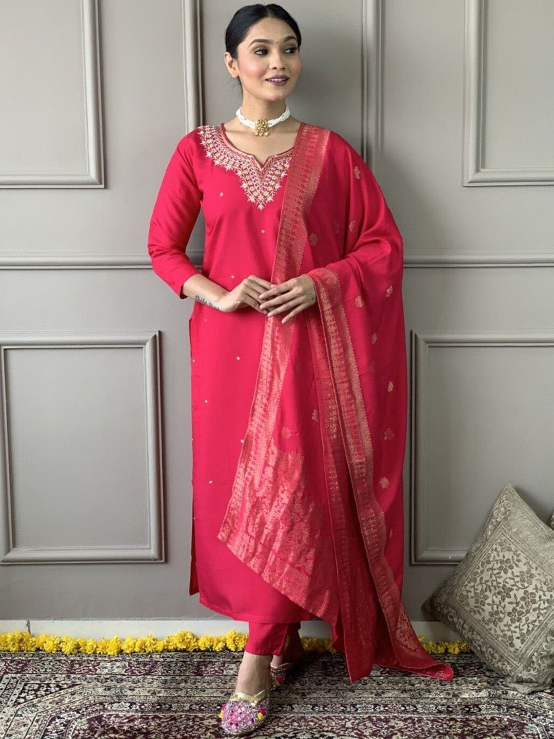 REALLTREND Floral Embroidered Sequinned Notch Neck Straight Kurta With Trousers & Dupatta, Red
REALLTREND Floral Embroidered Sequinned Notch Neck Straight Kurta With Trousers & Dupatta, Red