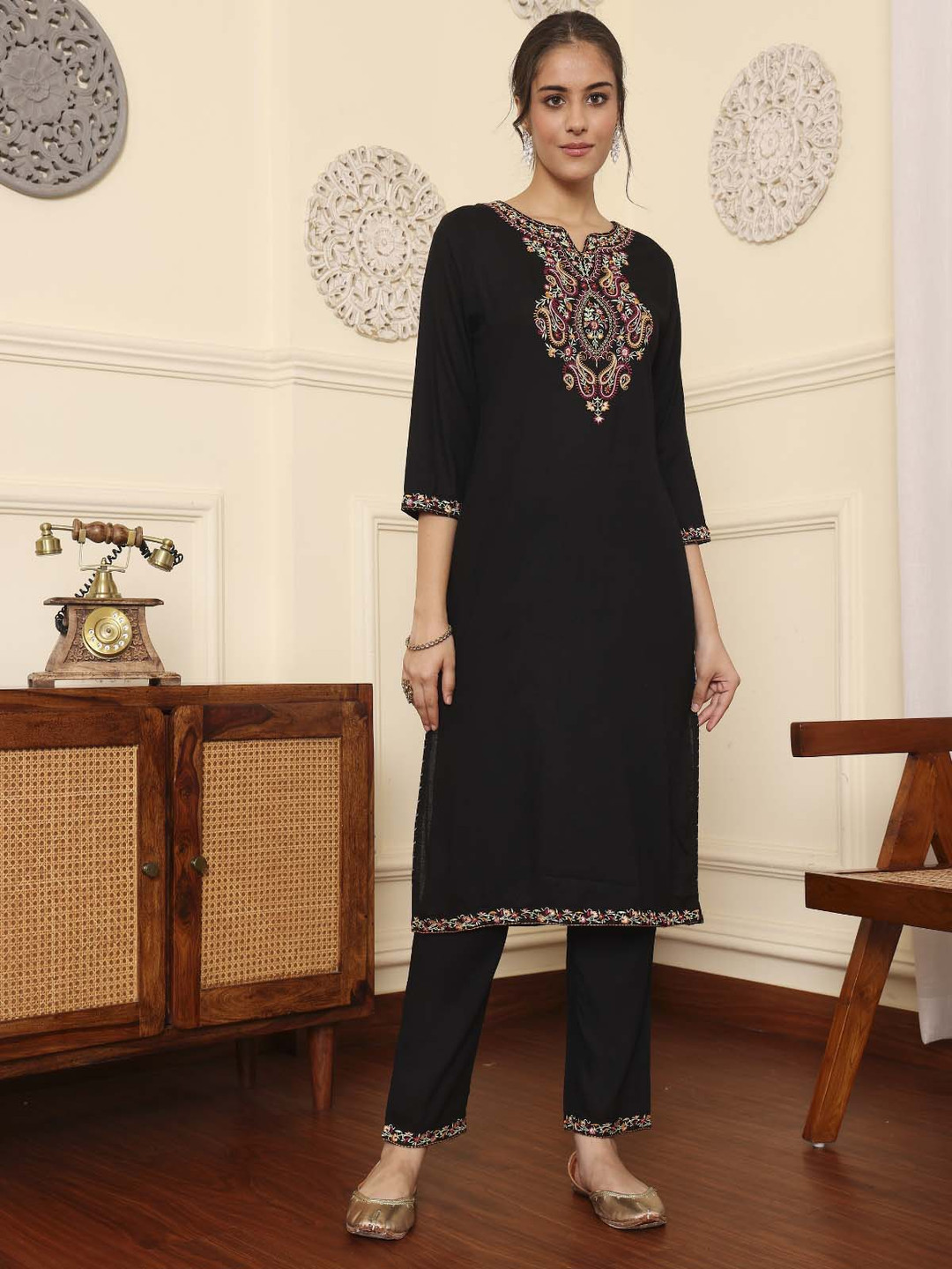 SAVI Paisley Yoke Design & Embroidered Thread Work Straight Kurta With Trouser, Black
SAVI Paisley Yoke Design & Embroidered Thread Work Straight Kurta With Trouser, Black