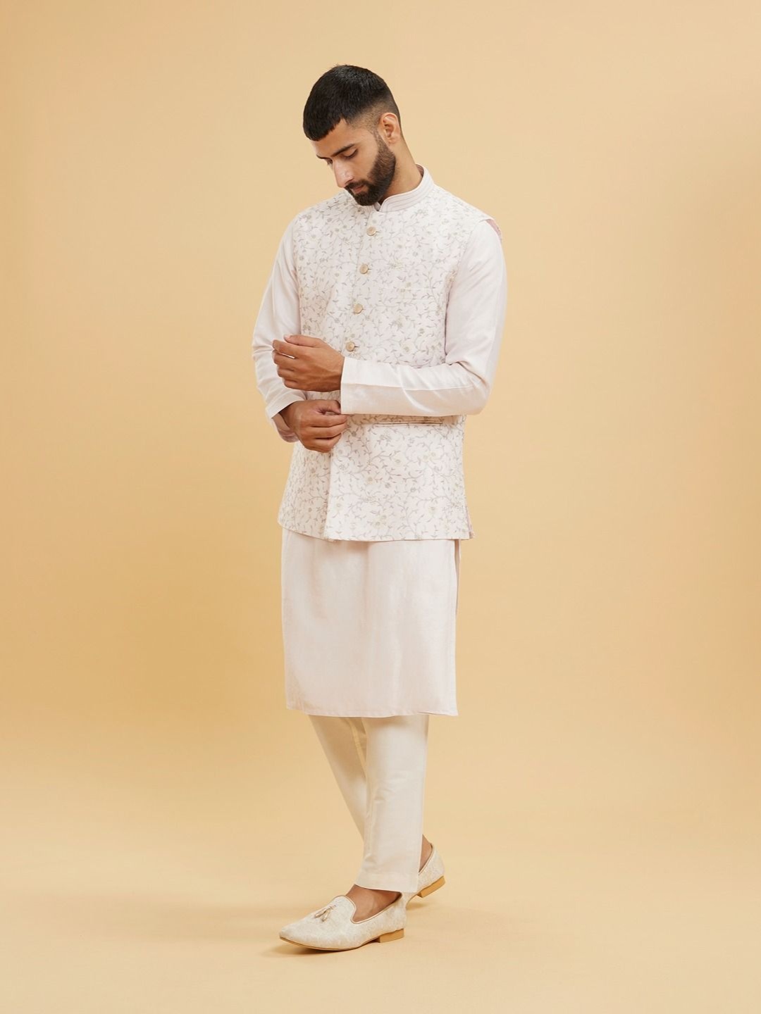 Twamev Floral Embroidered Mandarin Collar Straight Kurta With Trouser & Nehru Jacket, Pink
Twamev Floral Embroidered Mandarin Collar Straight Kurta With Trouser & Nehru Jacket, Pink