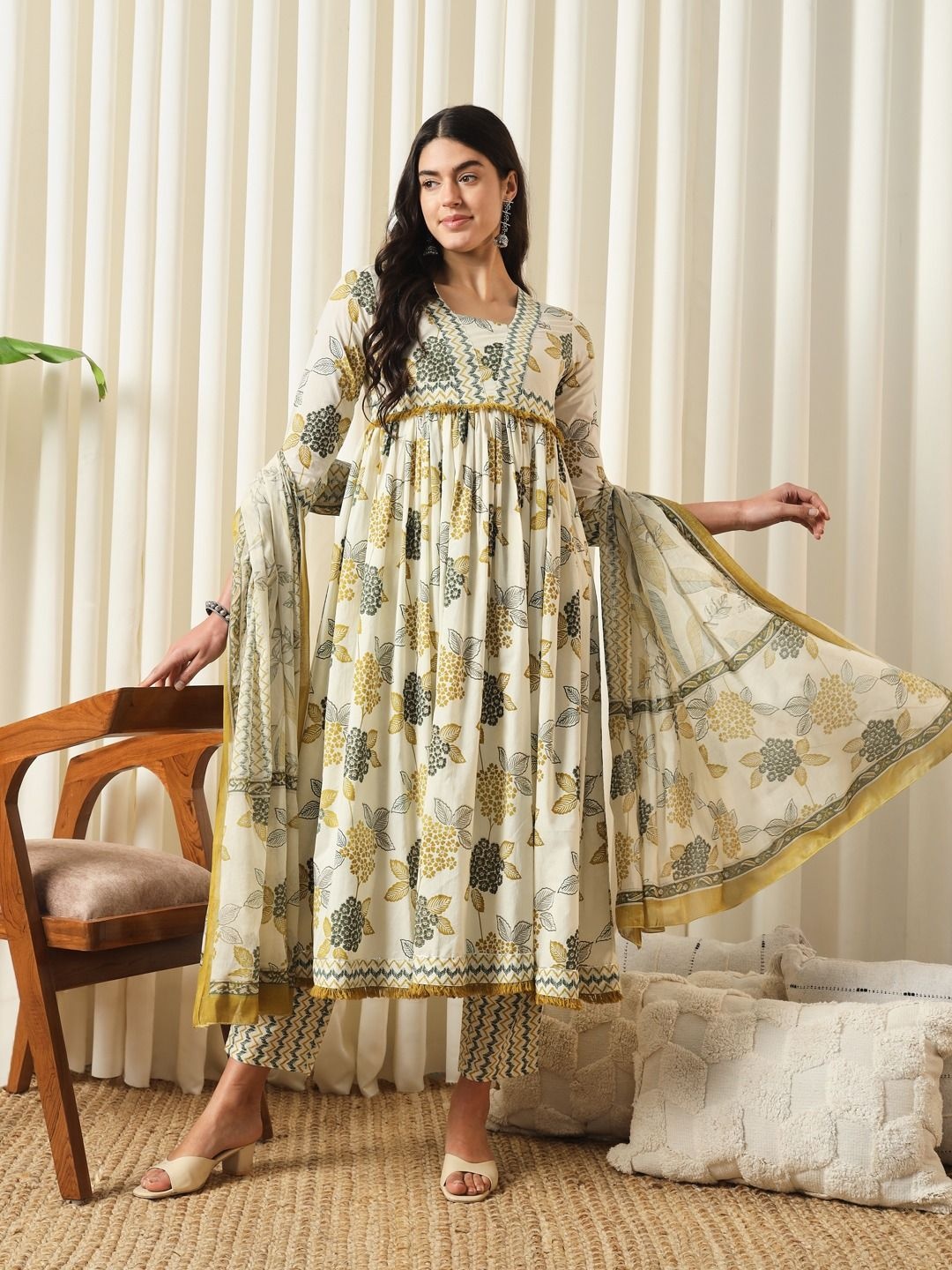 Jaitpuriya Floral Printed V-Neck Pure Cotton Anarkali Kurta With Trousers And Dupatta, Off white
Jaitpuriya Floral Printed V-Neck Pure Cotton Anarkali Kurta With Trousers And Dupatta, Off white