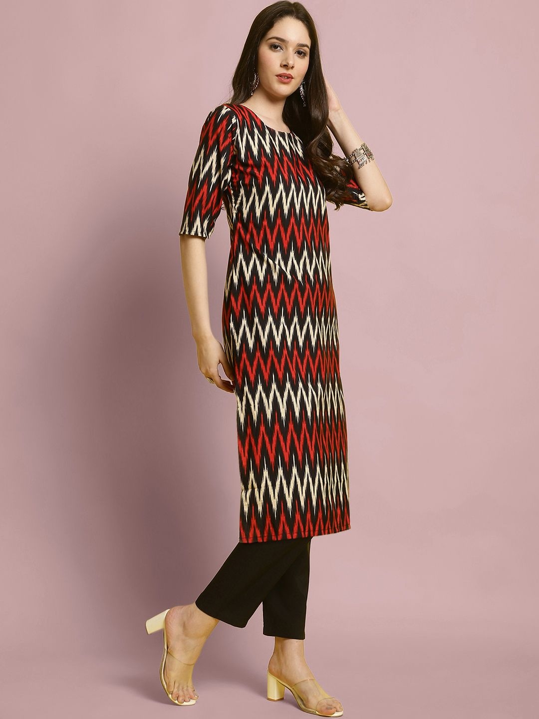 7Threads Chevron Printed Round Neck Straight Kurta with Trousers, Black
7Threads Chevron Printed Round Neck Straight Kurta with Trousers, Black