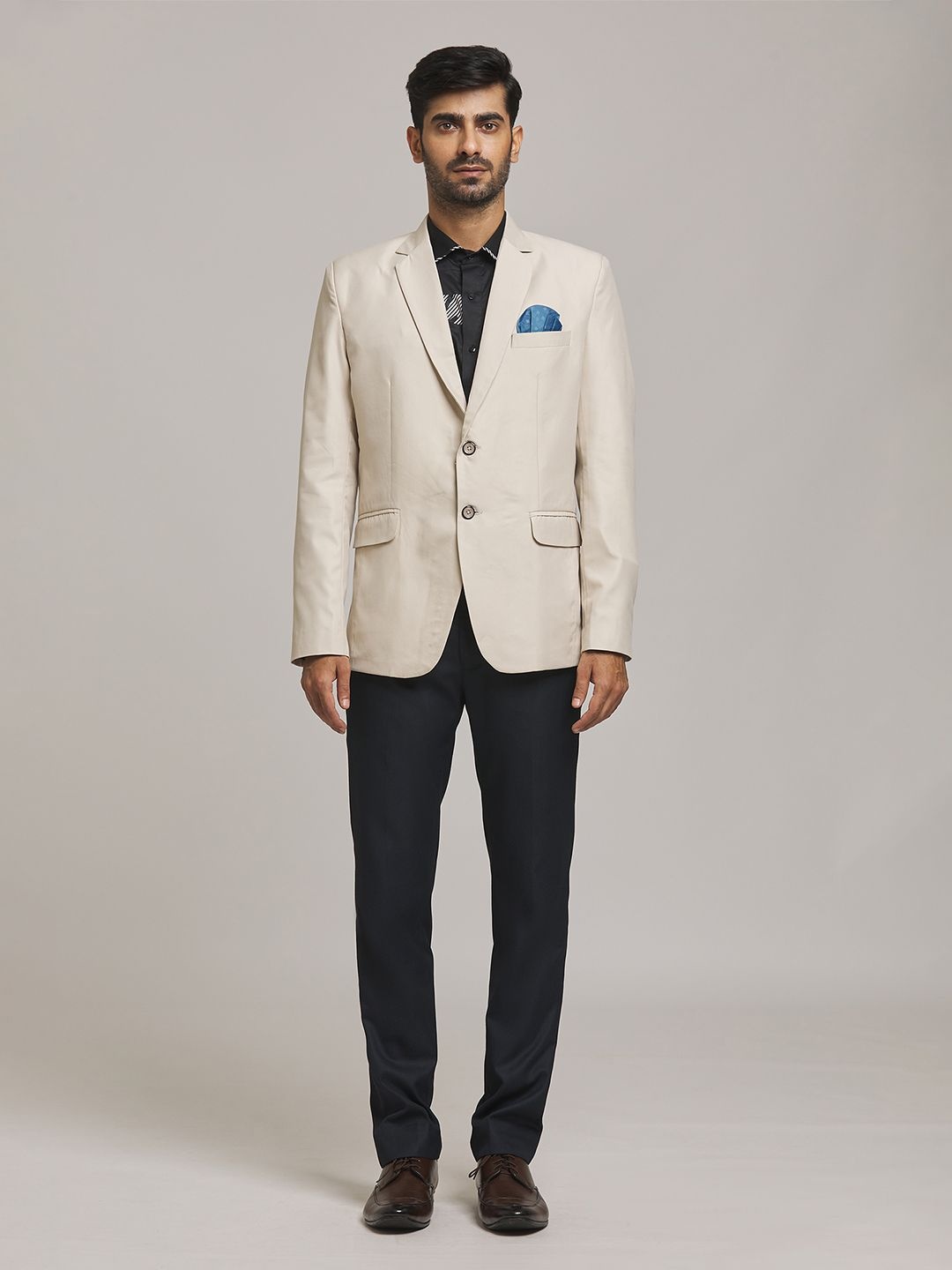Aryavir Malhotra Single-Breasted Notched Lapel Collar Regular Fit Formal Blazer, Beige
Aryavir Malhotra Single-Breasted Notched Lapel Collar Regular Fit Formal Blazer, Beige